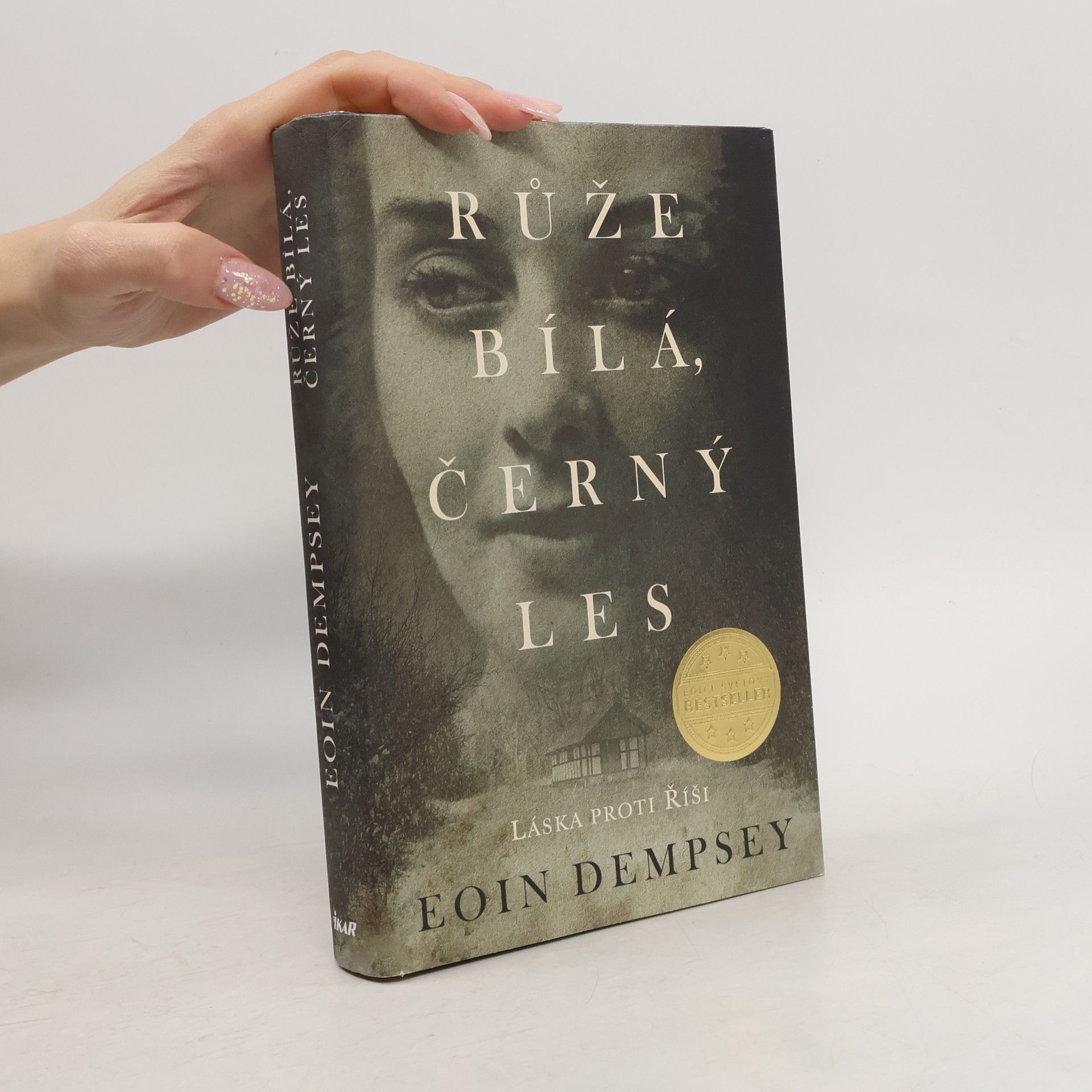 Eoin Dempsey Růže bílá, černý les