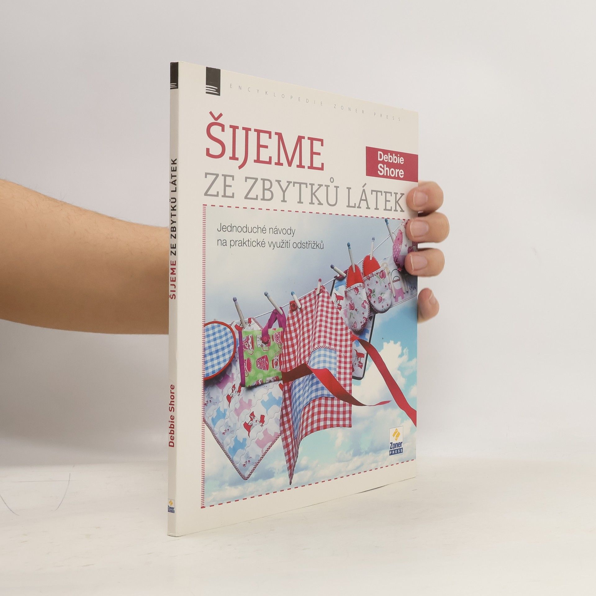 Debbie Shore Šijeme ze zbytků látek: Jednoduché návody na praktické využití odstřižků