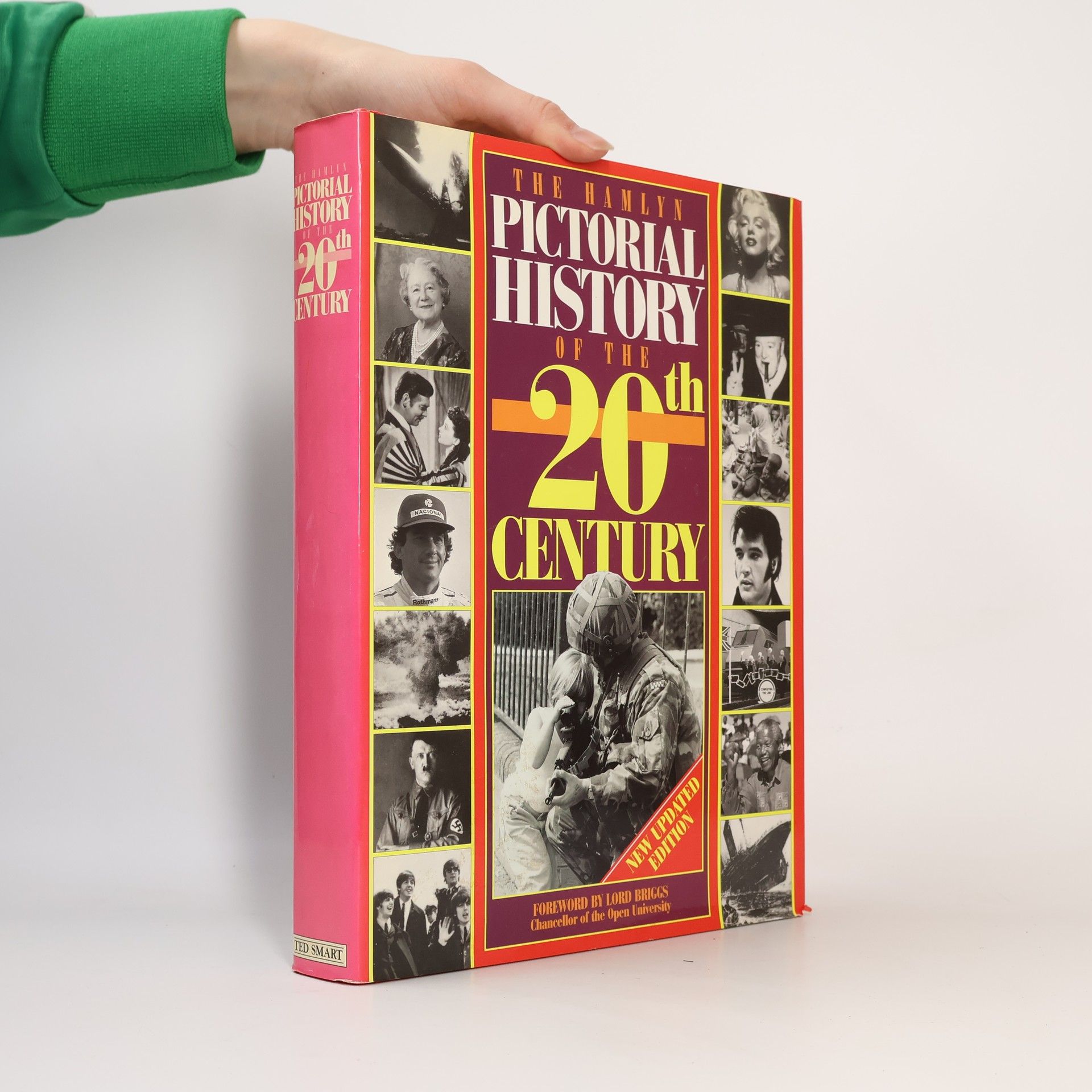 Collectif d'auteurs The Hamlyn Pictorial History of the 20th Century