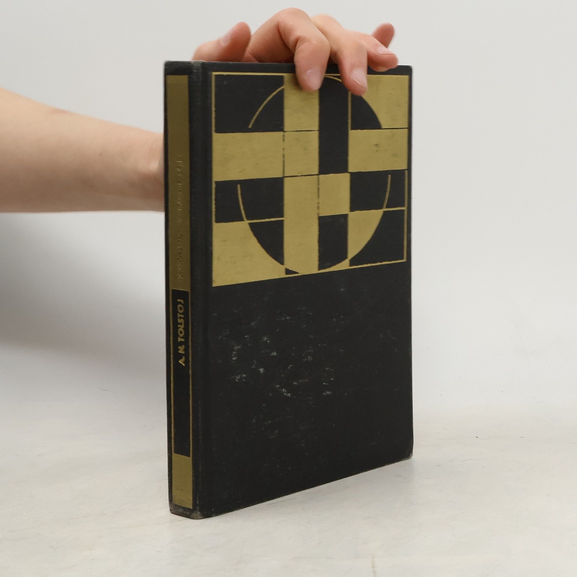 Alexej Nikolajevič Tolstoj Krívajúci veľkomožný. Čudáci