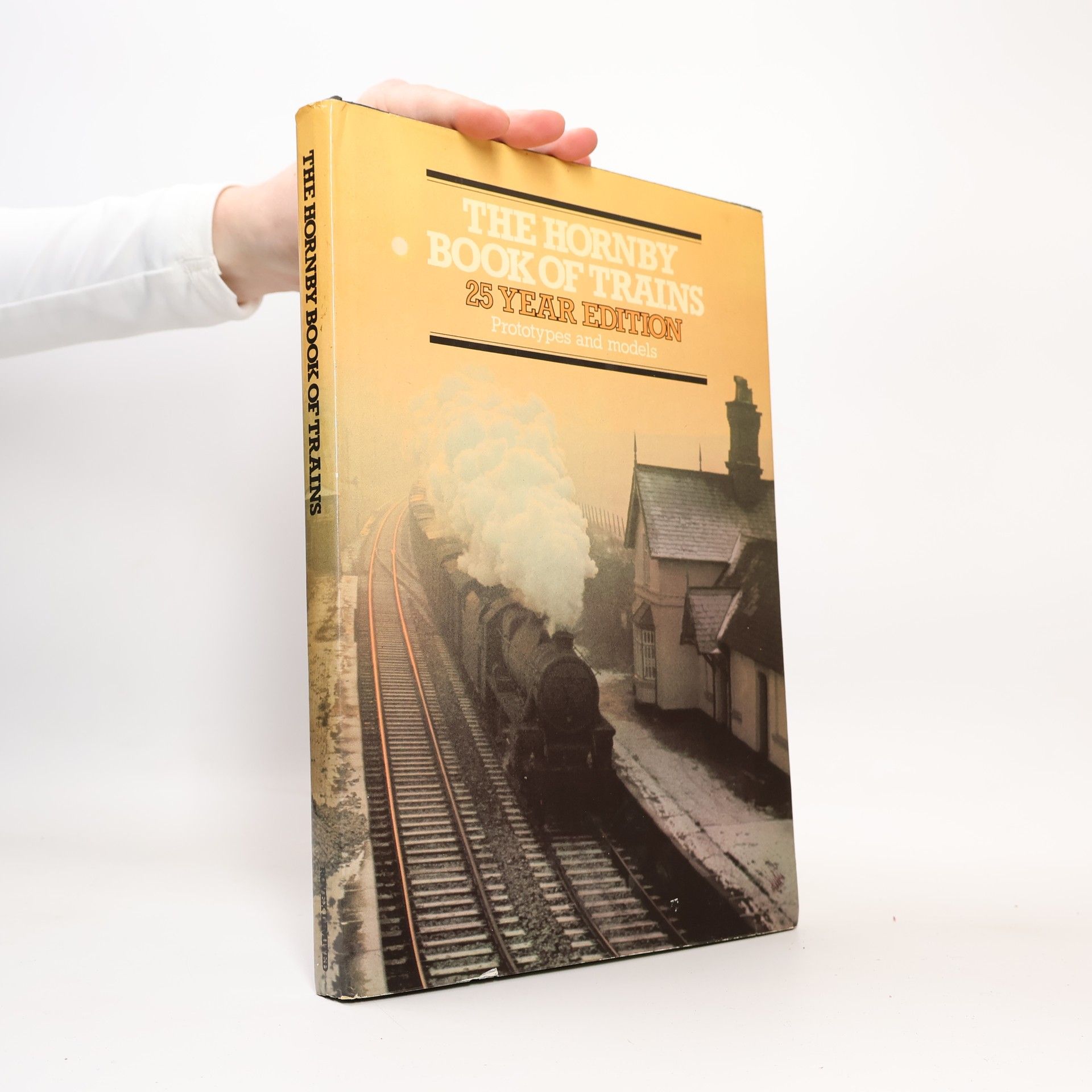 S. W Stevens-Stratten The Hornby Book of Trains