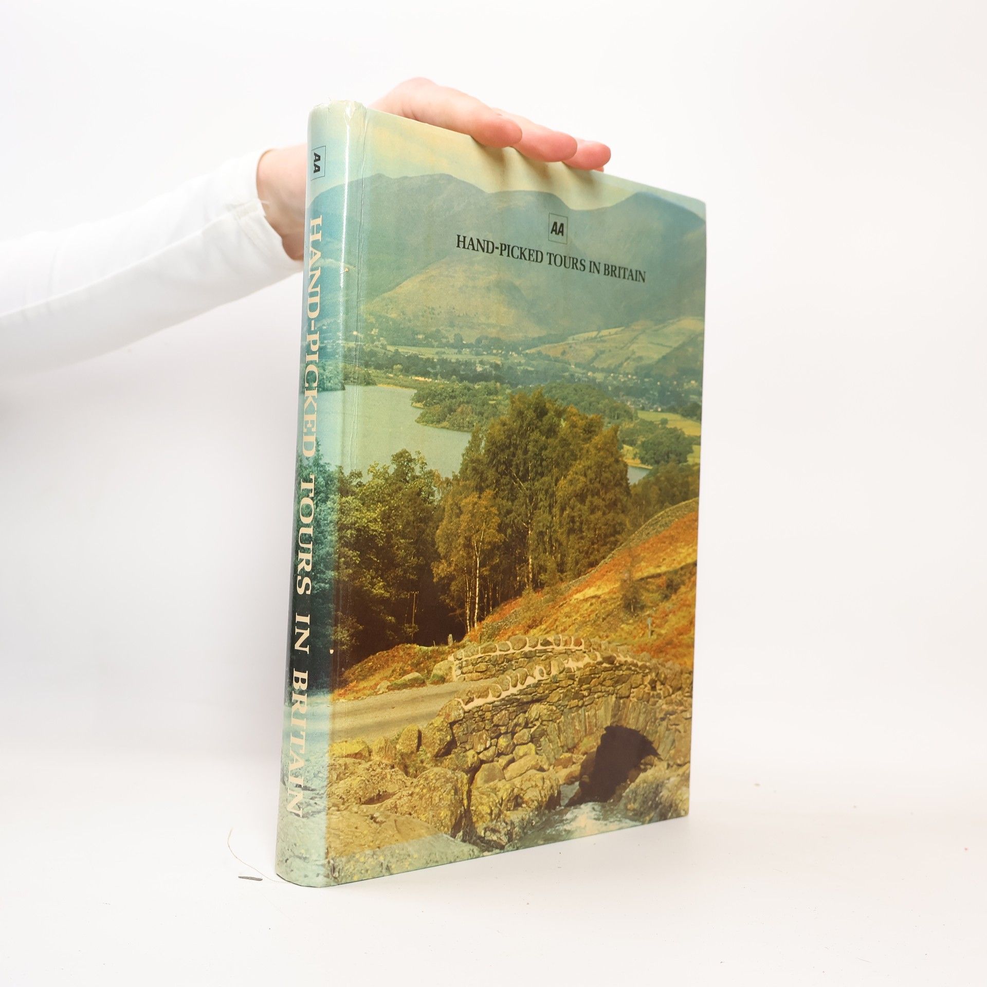 AA.VV. Hand-Picked Tours in Britain