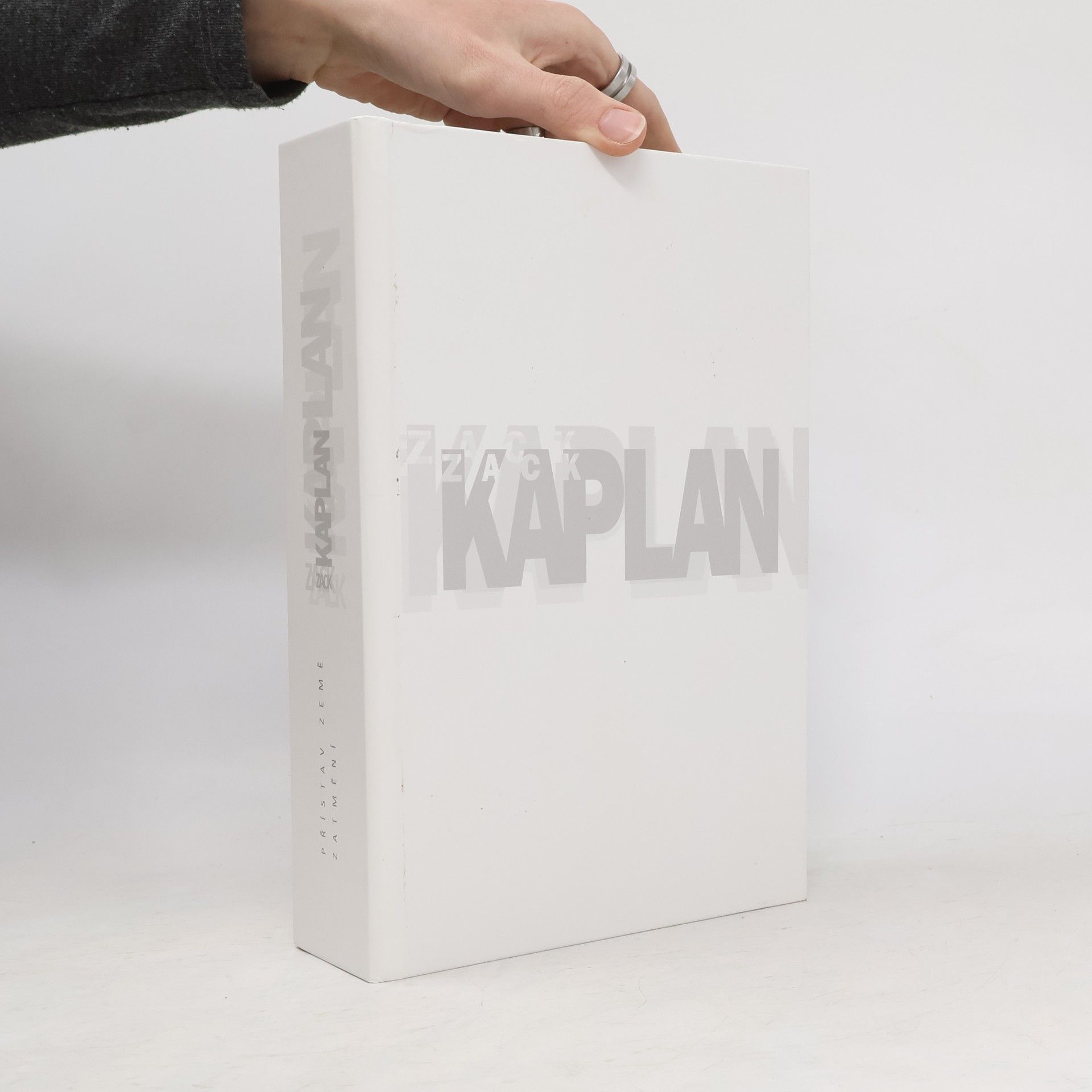 Zack Kaplan Přístav Země / Zatmění