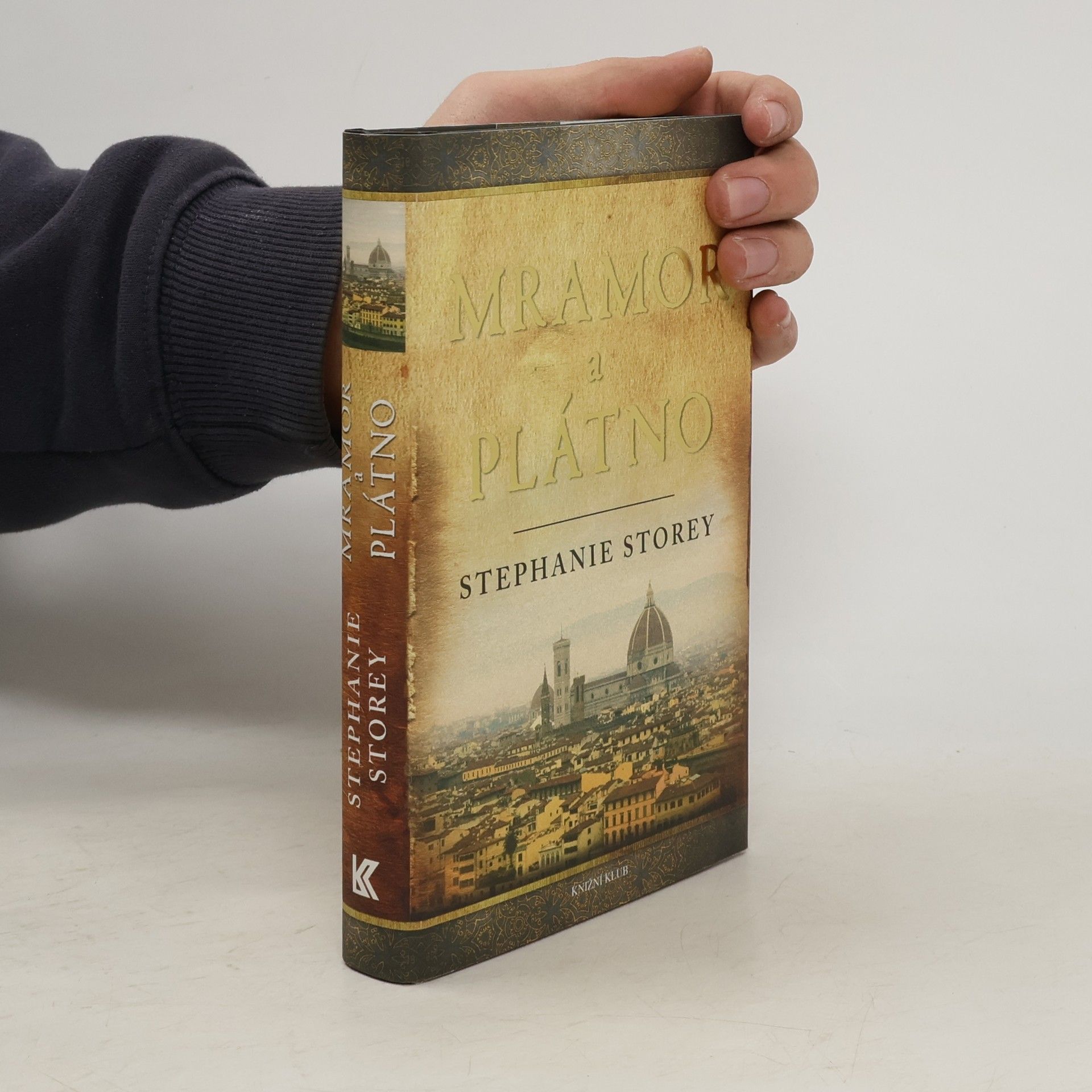 Stephanie Storey Mramor a plátno