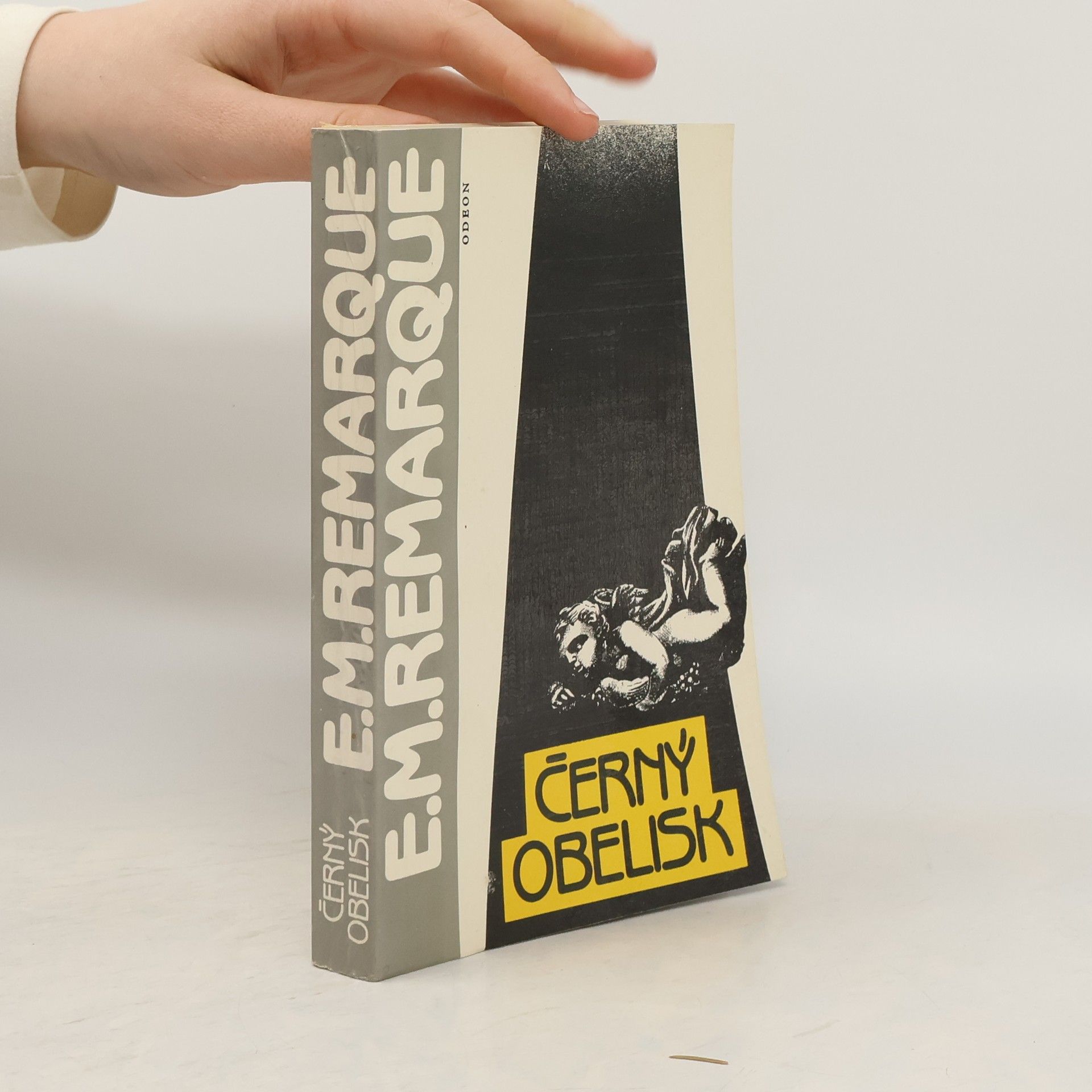 Erich Maria Remarque Černý obelisk