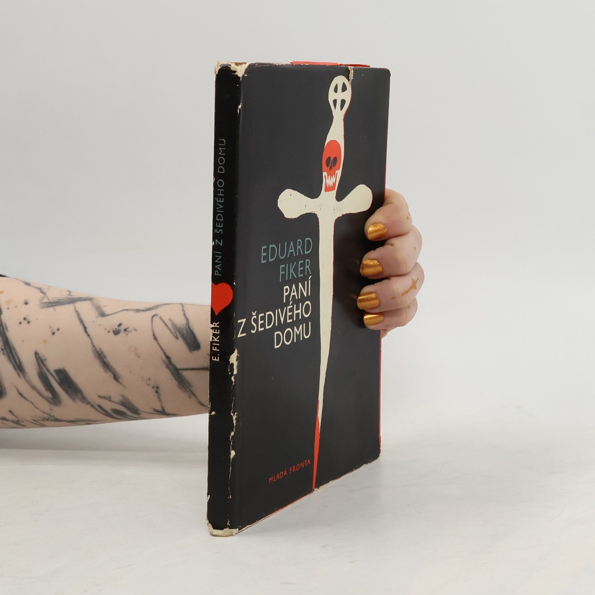 Eduard Fiker Paní z šedivého domu