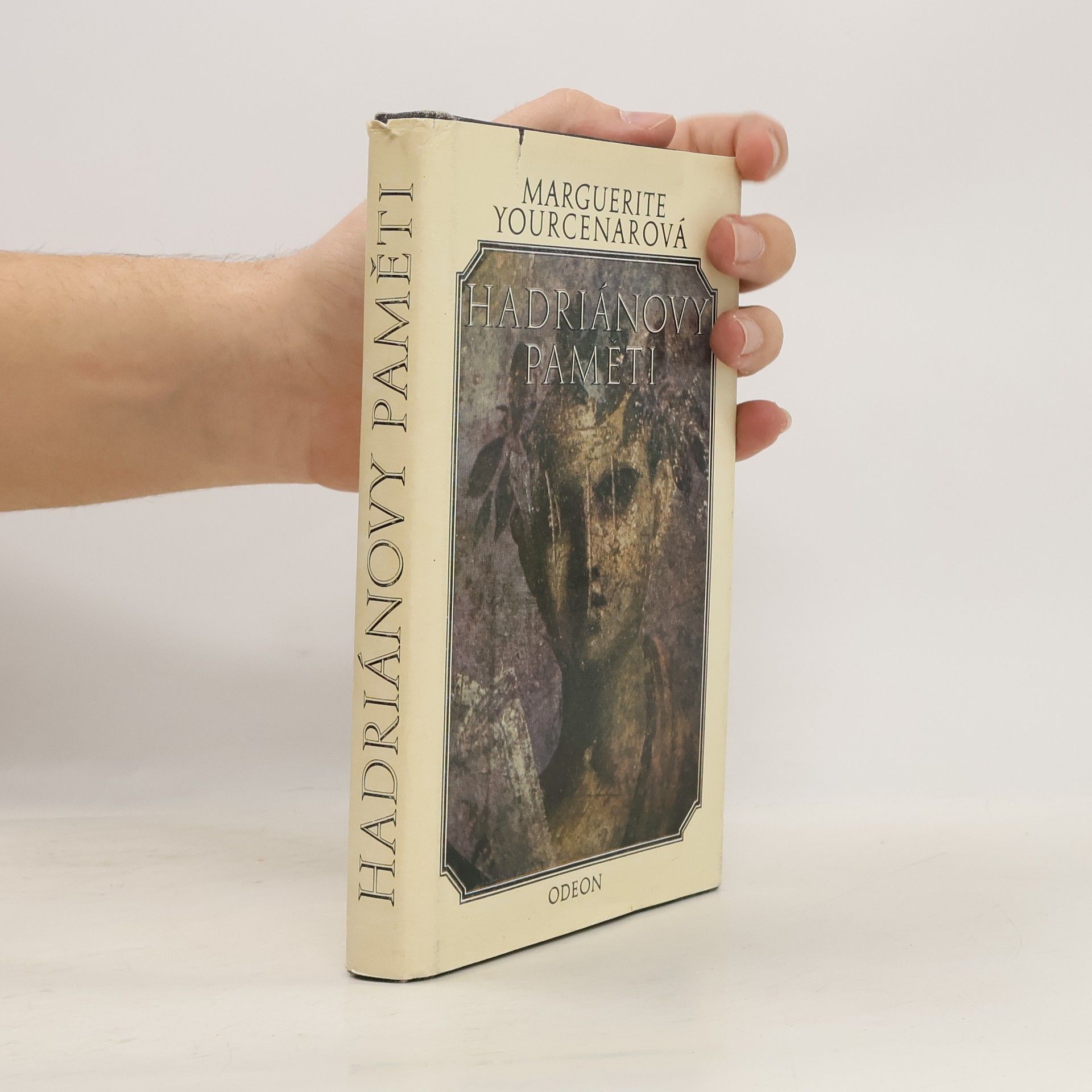 Marguerite Yourcenarová Hadriánovy paměti