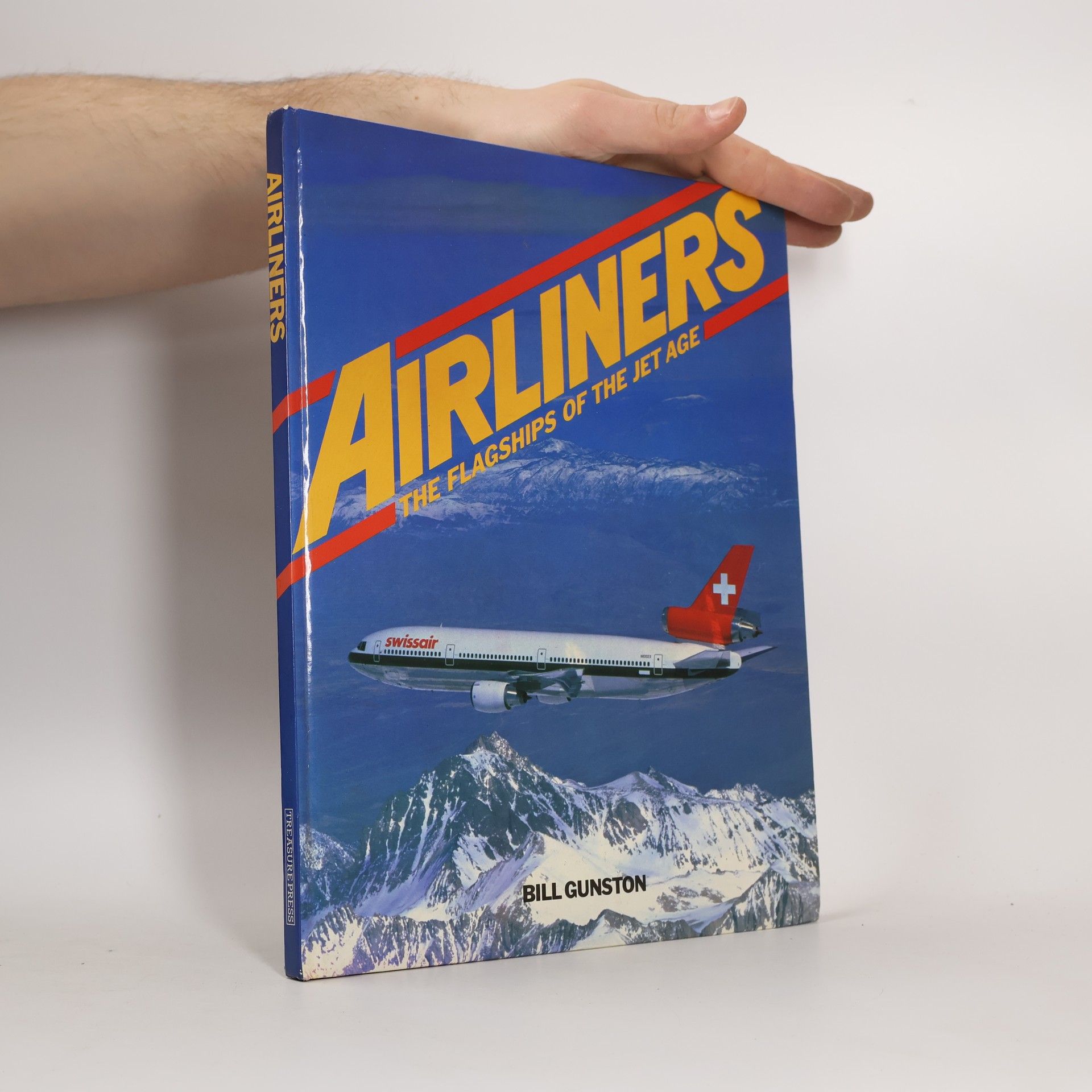 Bill Gunston Airliners