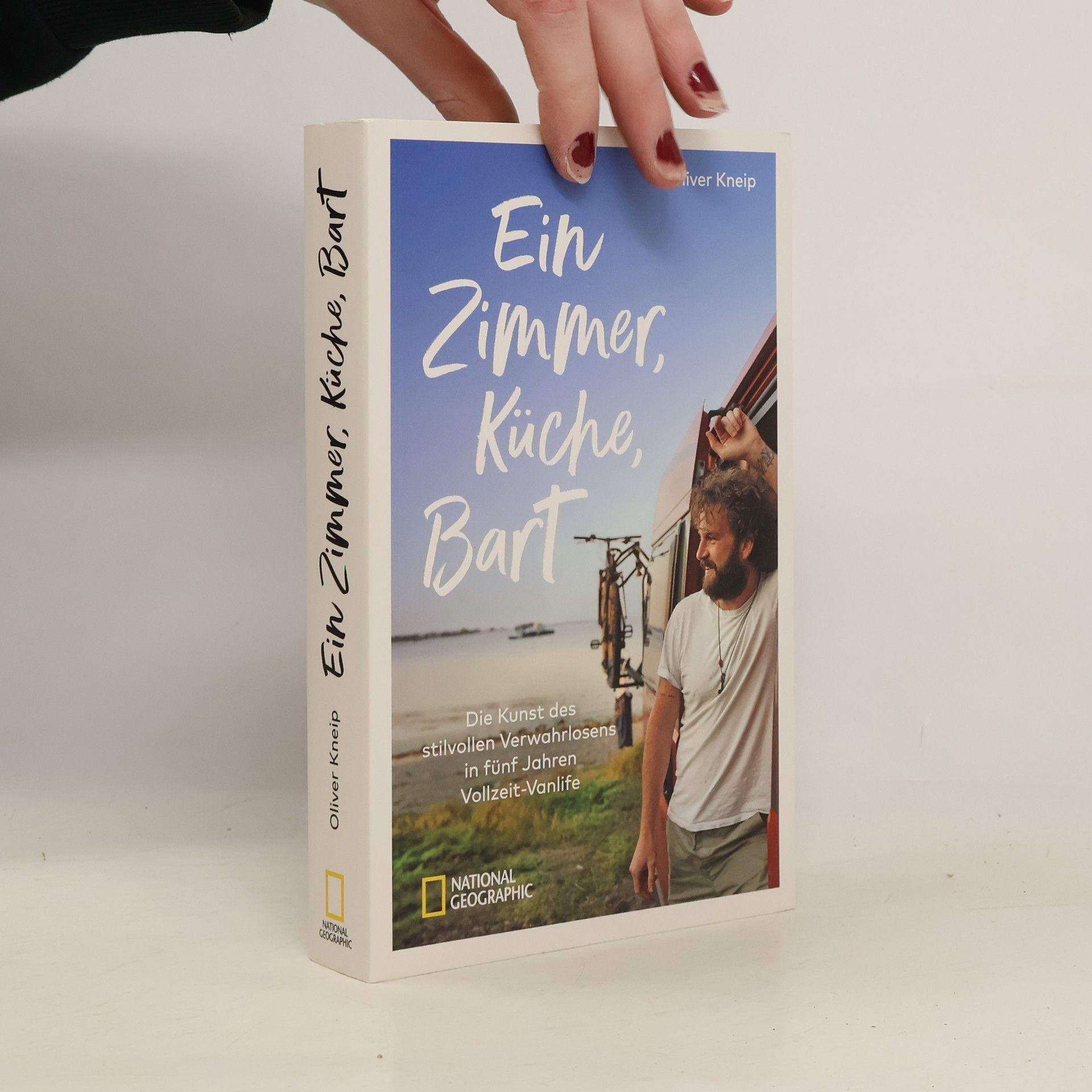 Oliver Kneip Ein Zimmer, Küche, Bart