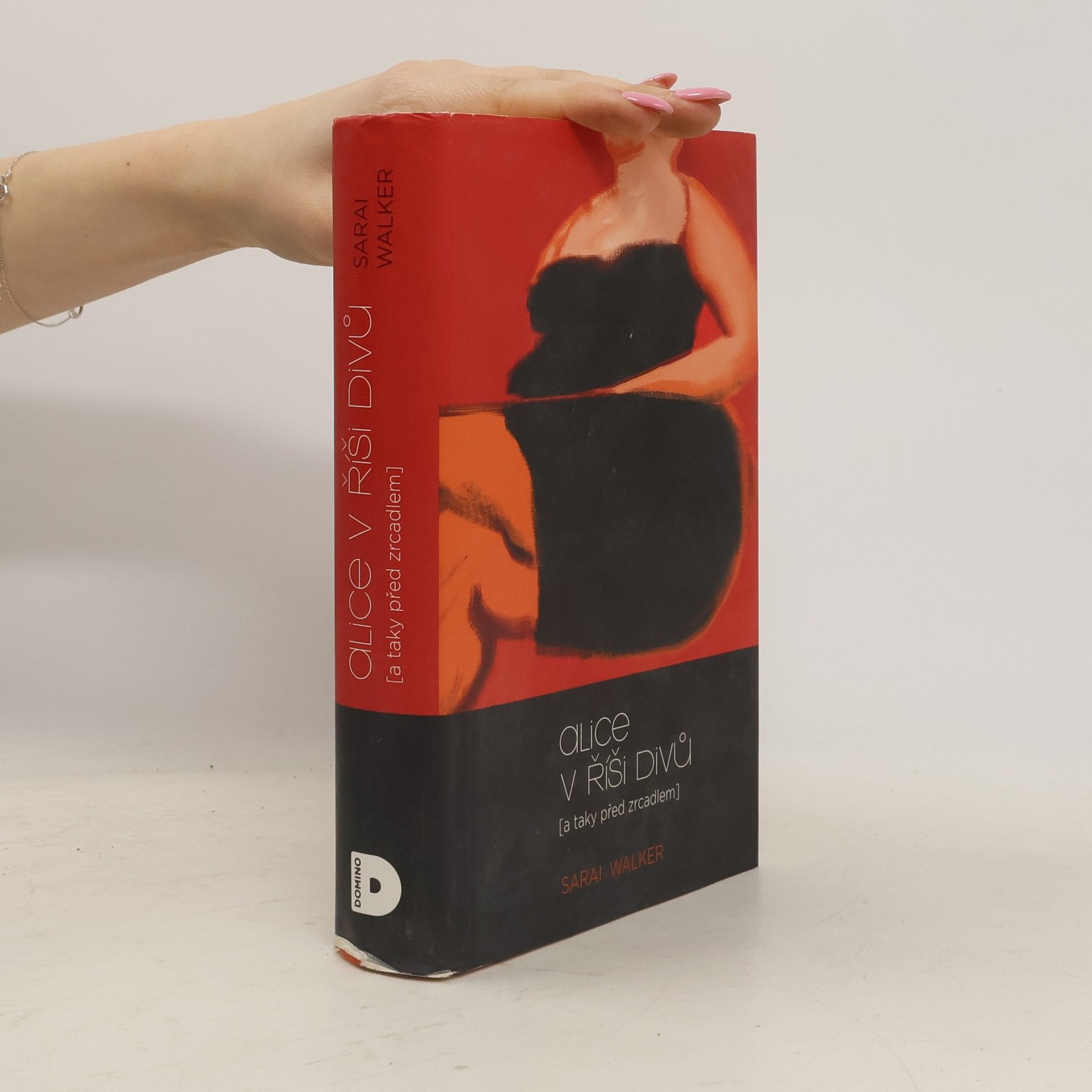 Sarai Walker Alice v říši divů (a taky před zrcadlem)