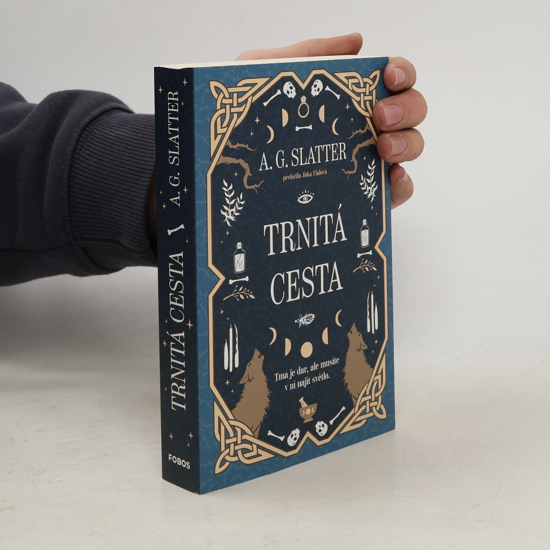 Angela Slatter Trnitá cesta