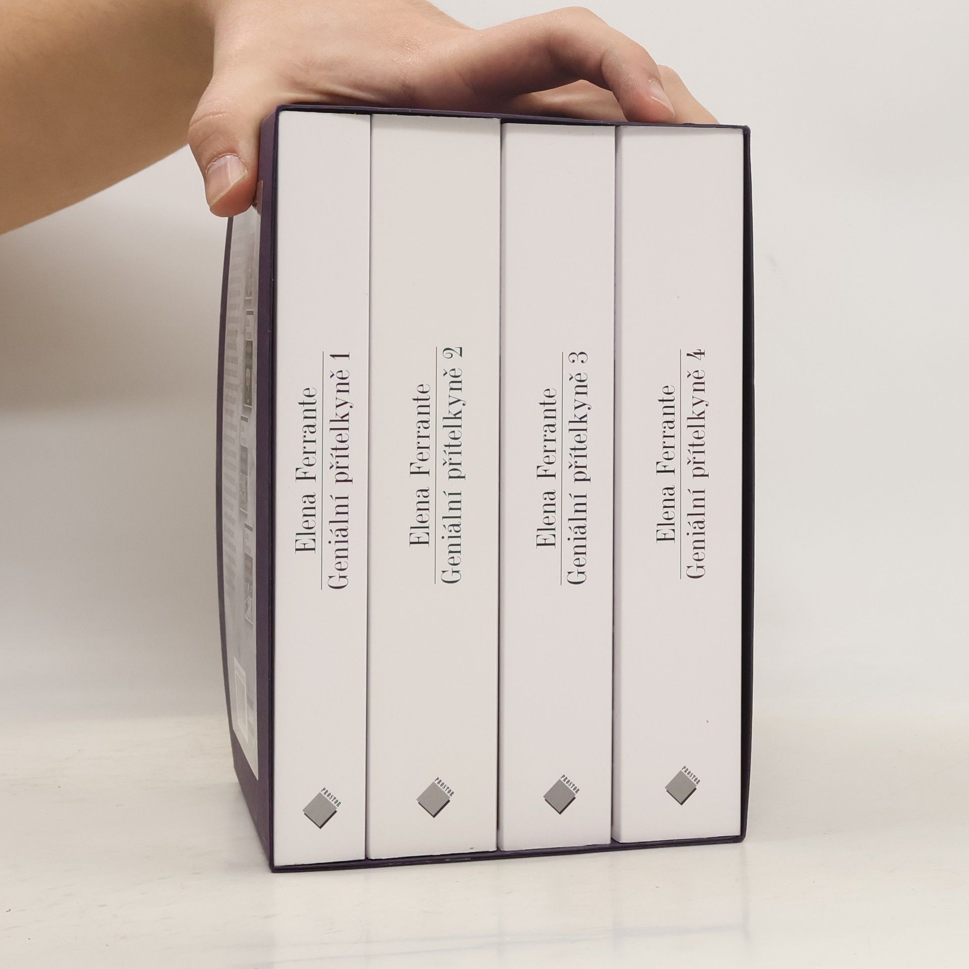 Elena Ferrante Geniální přítelkyně 1-4