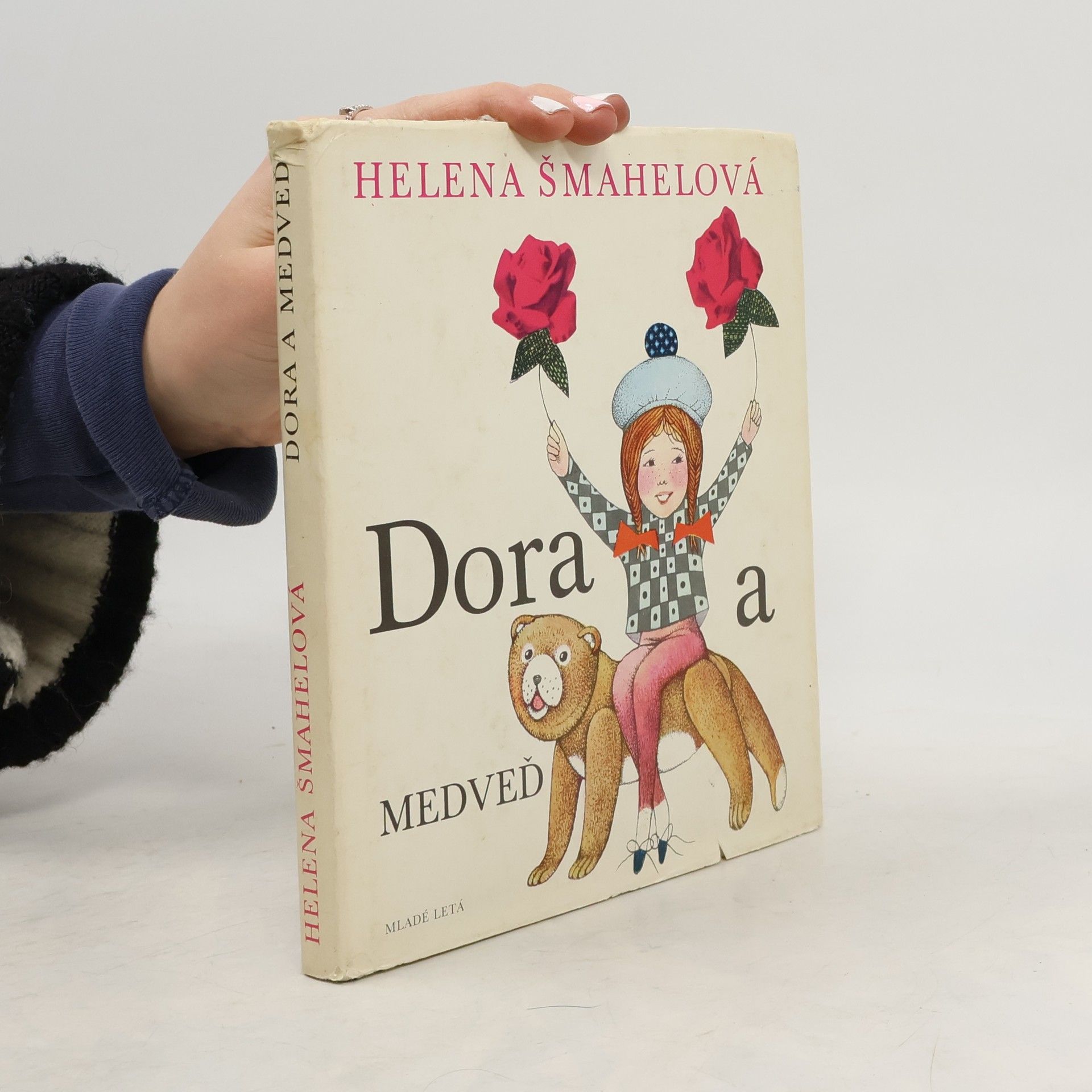 Helena Šmahelová Dora a medveď