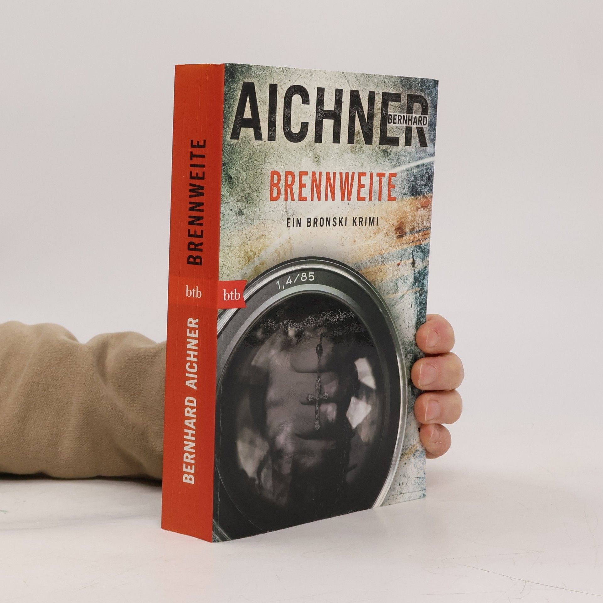 Bernhard Aichner Brennweite
