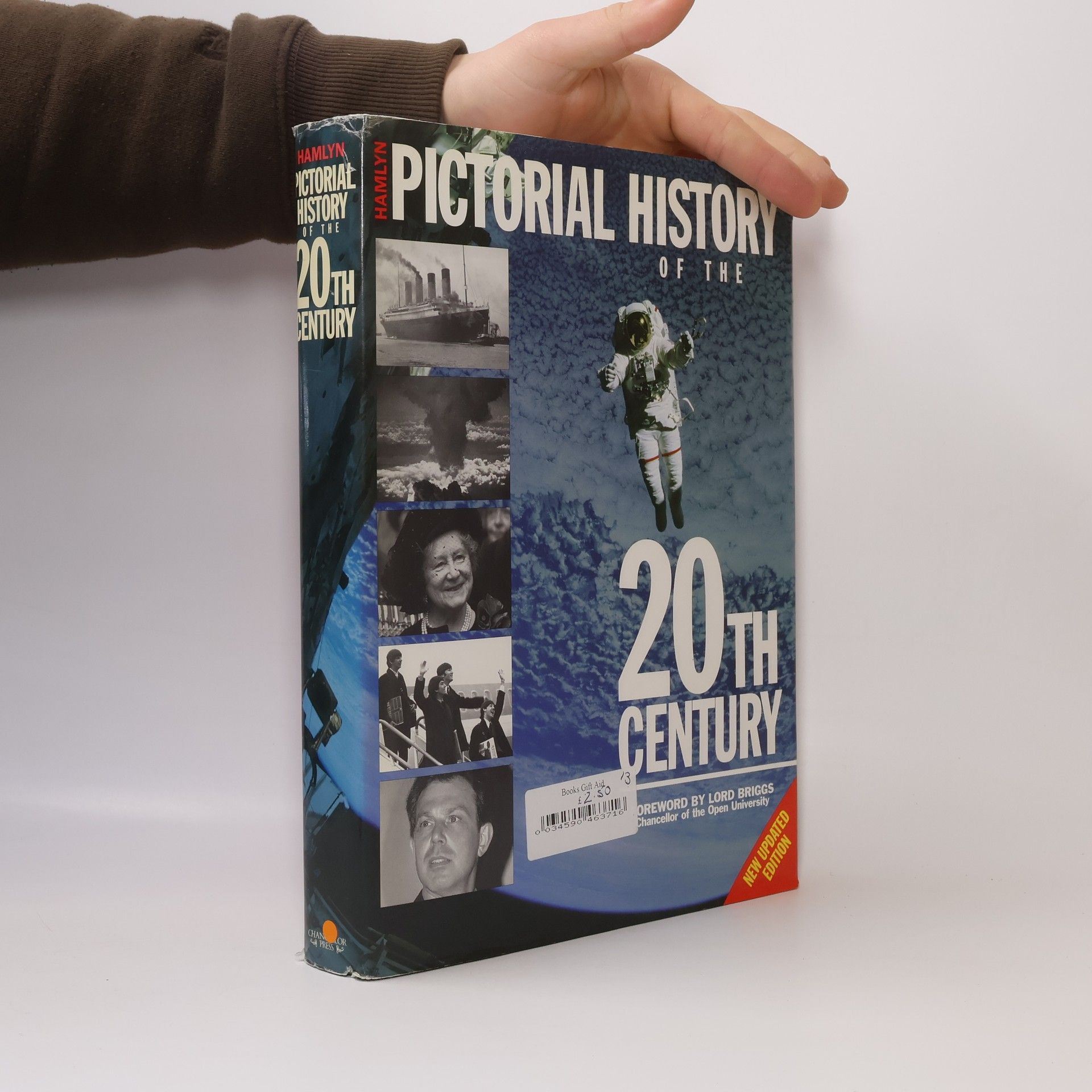 BOUNTY BOOKS The Hamlyn Pictorial History of the 20th Century