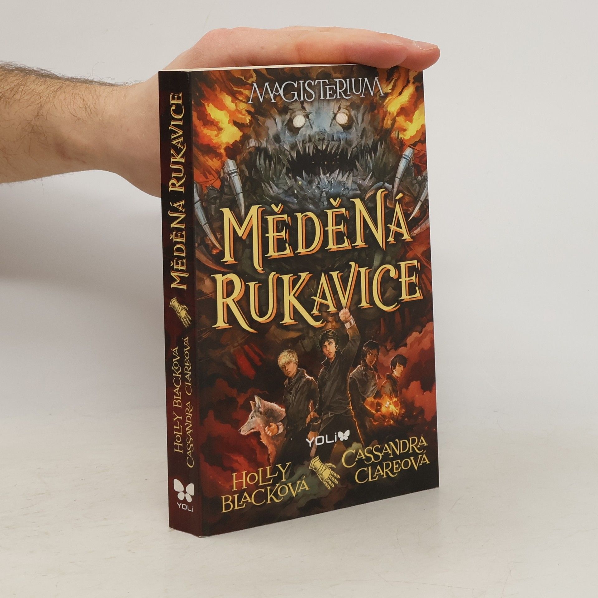 Holly Black Magisterium. Měděná rukavice.