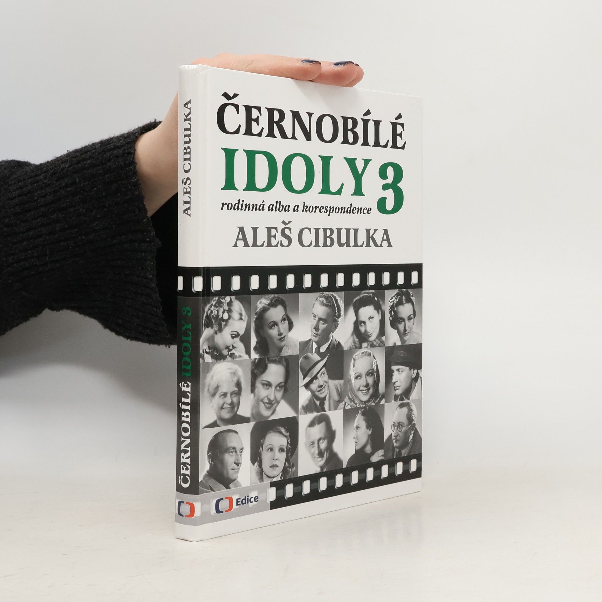 Aleš Cibulka Černobílé idoly. 3, Rodinná alba a korespondence