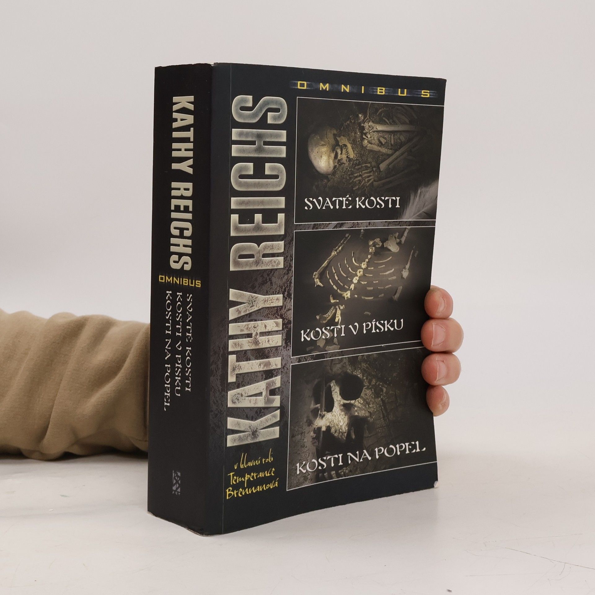 Kristýna Kučerová Svaté kosti. Kosti v písku. Kosti na popel