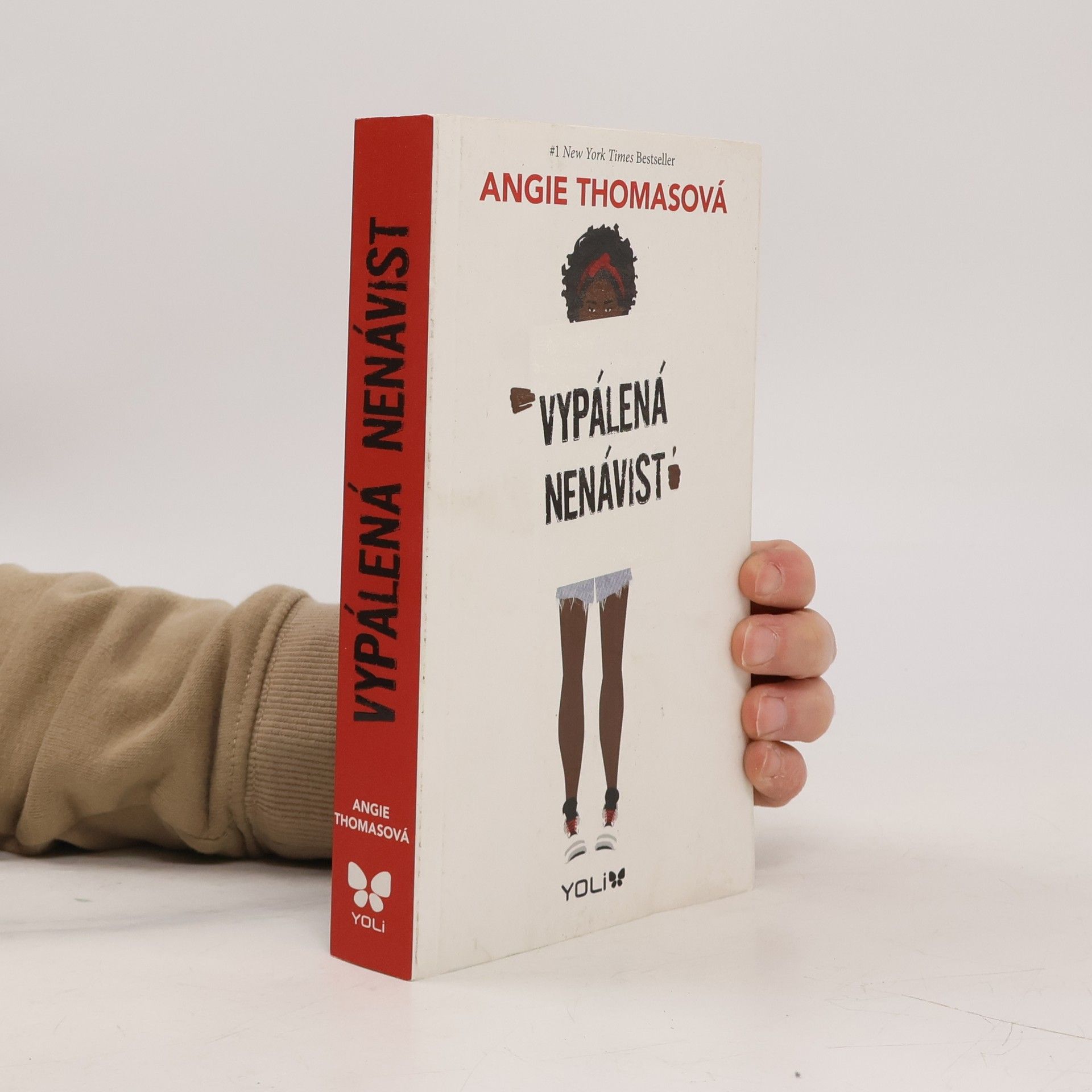Angie Thomas Vypálená nenávist