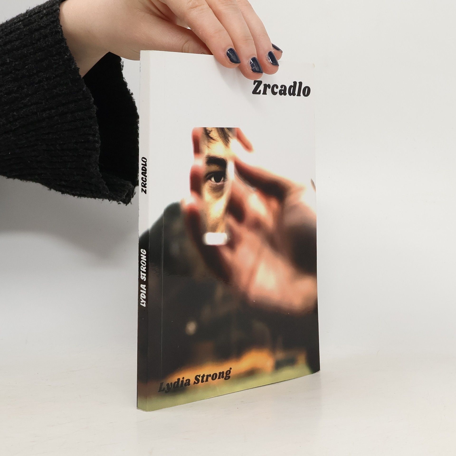 Lydia Strong Zrcadlo