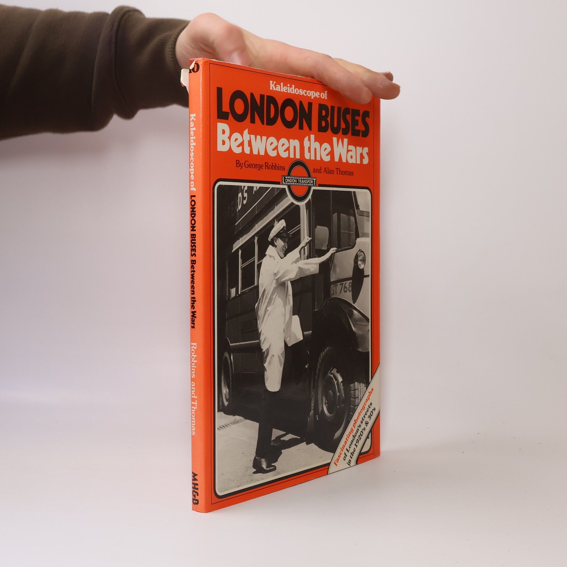 London Buses Between the Wars