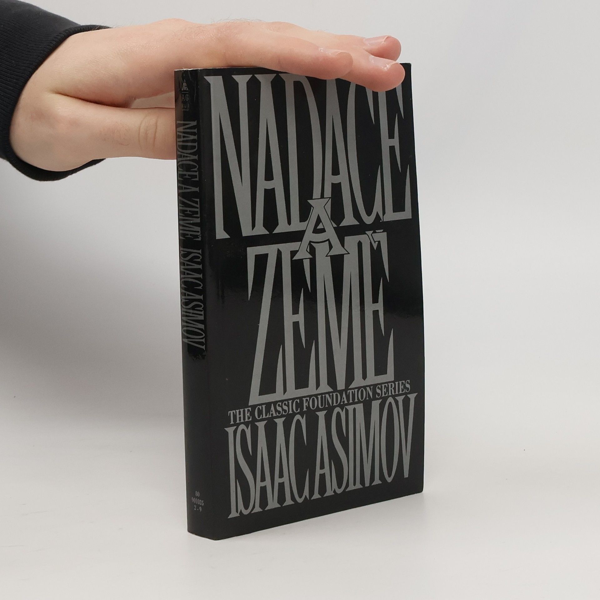 Isaac Asimov Nadace a Země