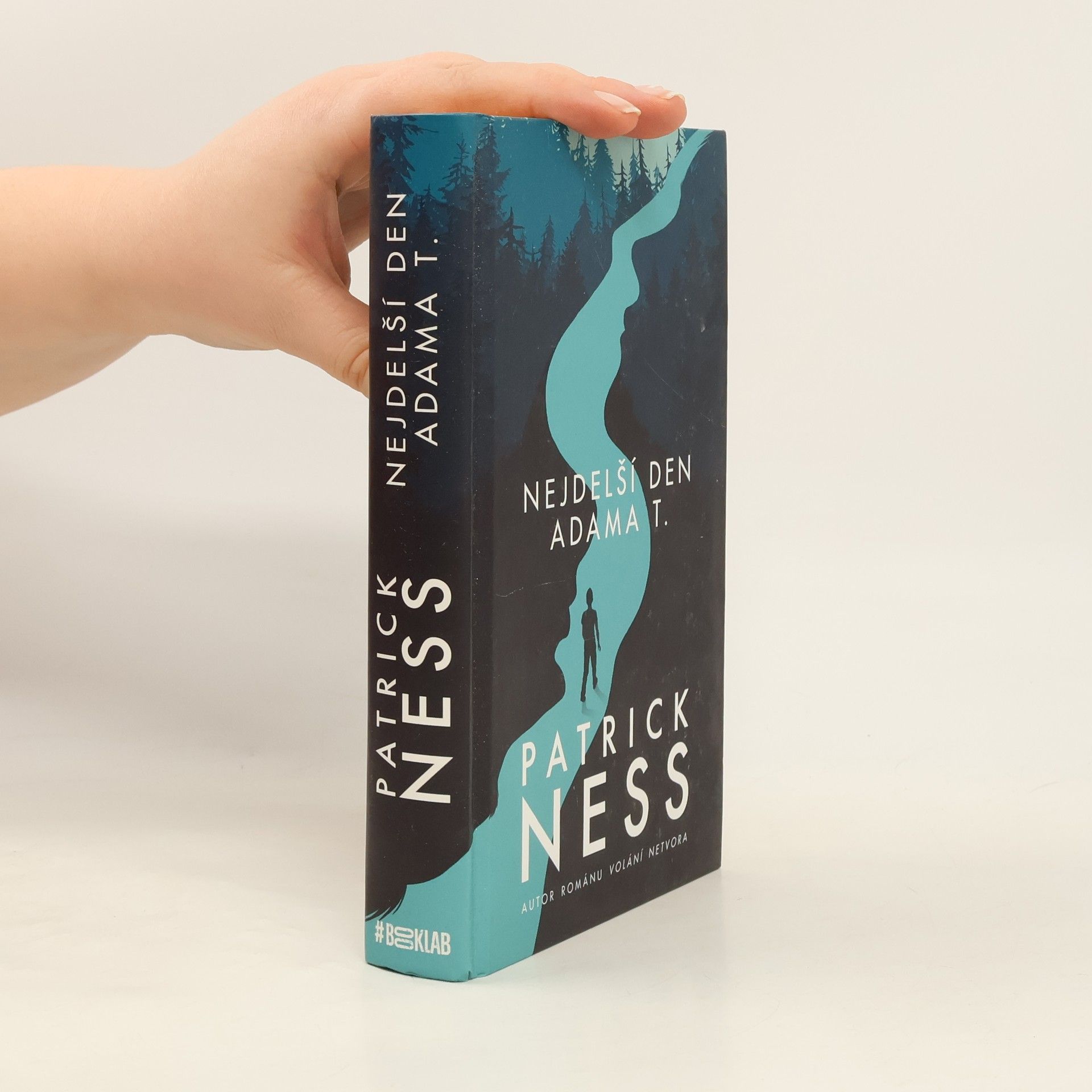 Patrick Ness Nejdelší den Adama T.