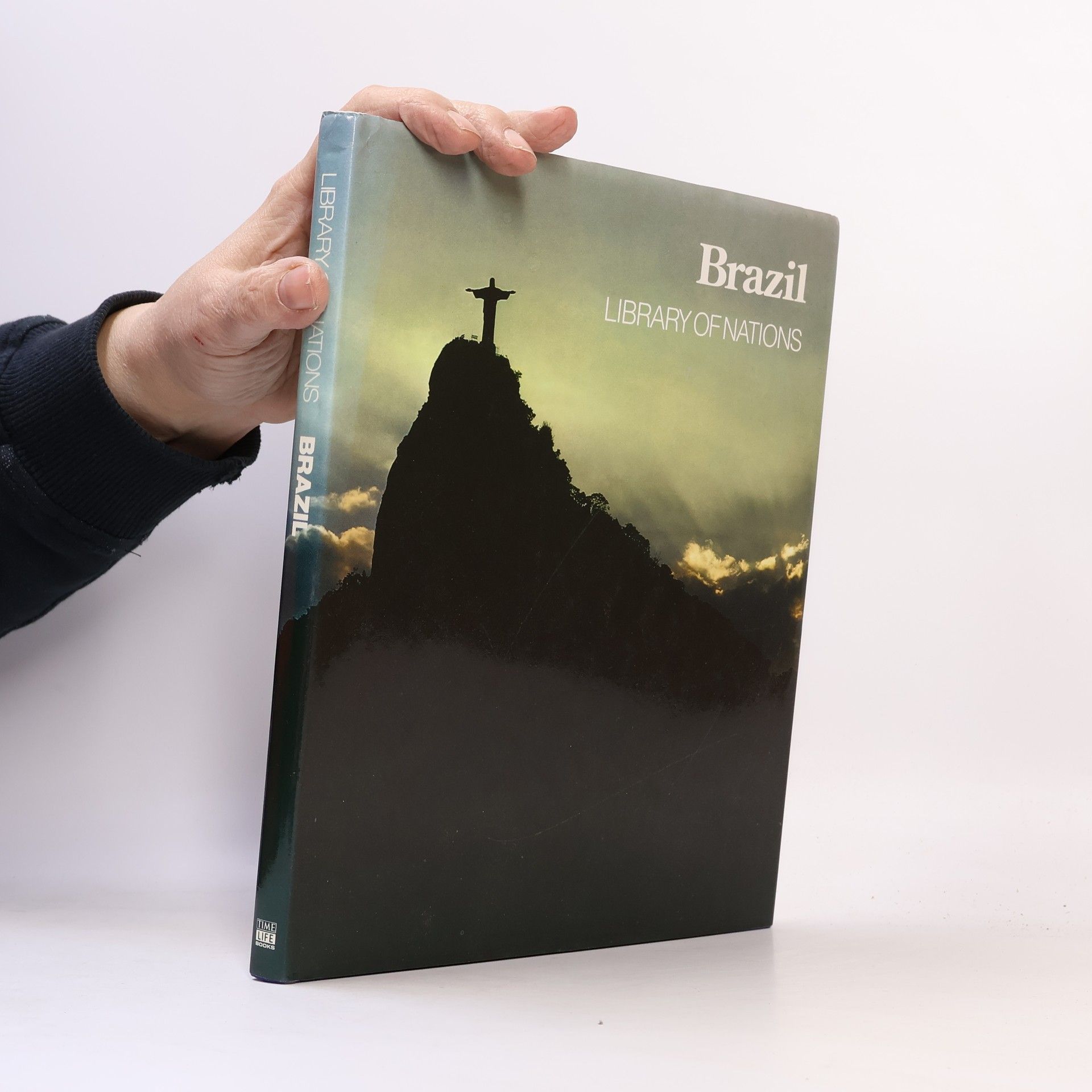 kolektiv Brazil: Library of Nations