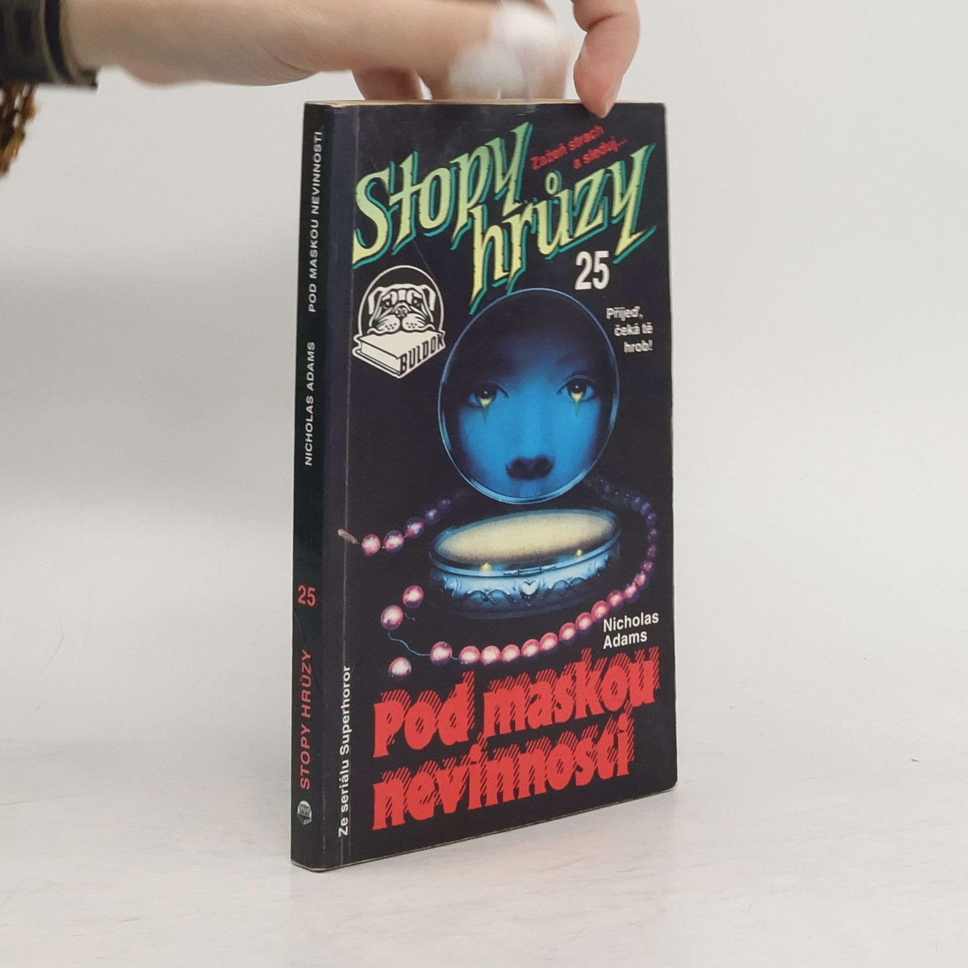 James D. MacDonald Stopy hrůzy 25. Pod maskou nevinnosti