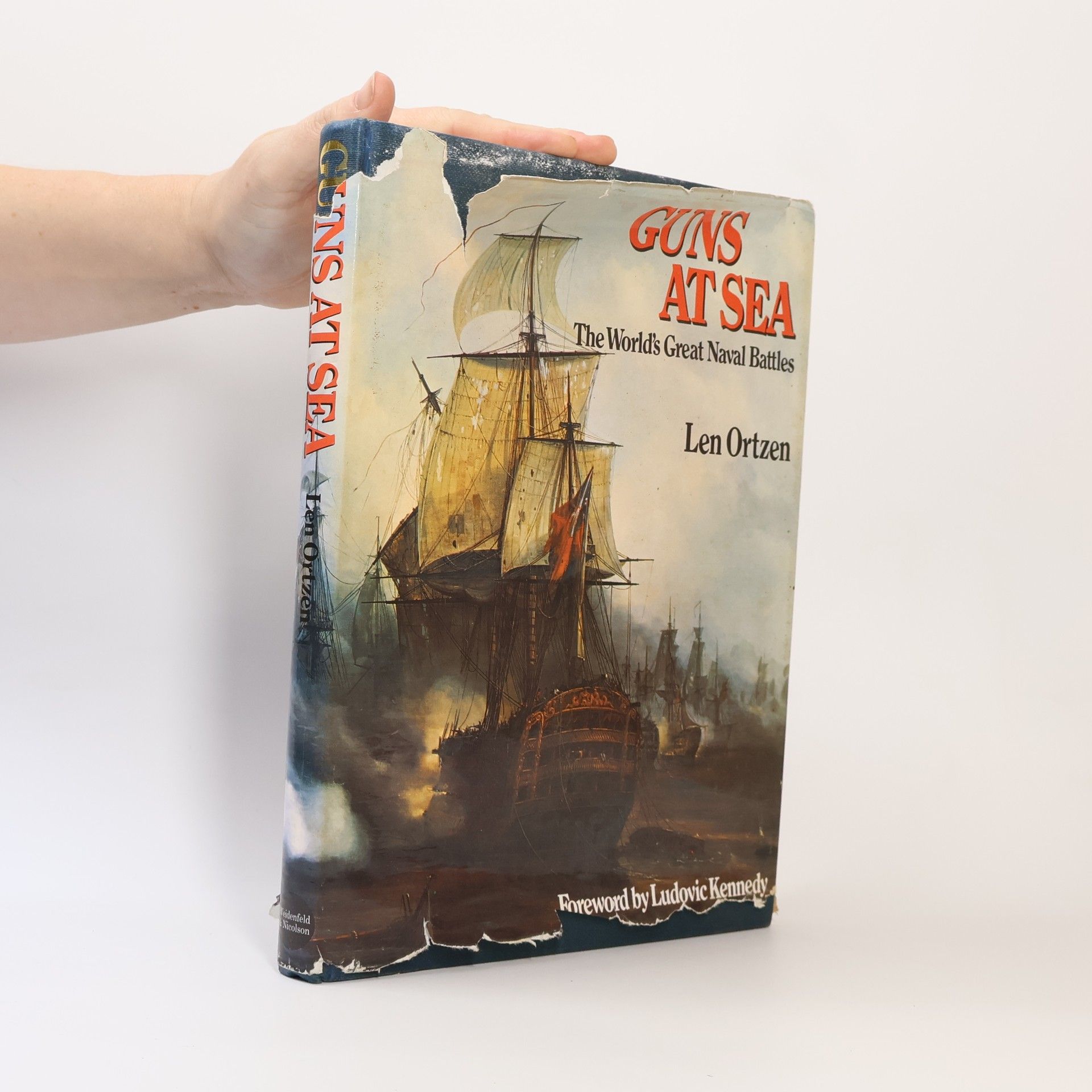 Len Ortzen Guns at Sea