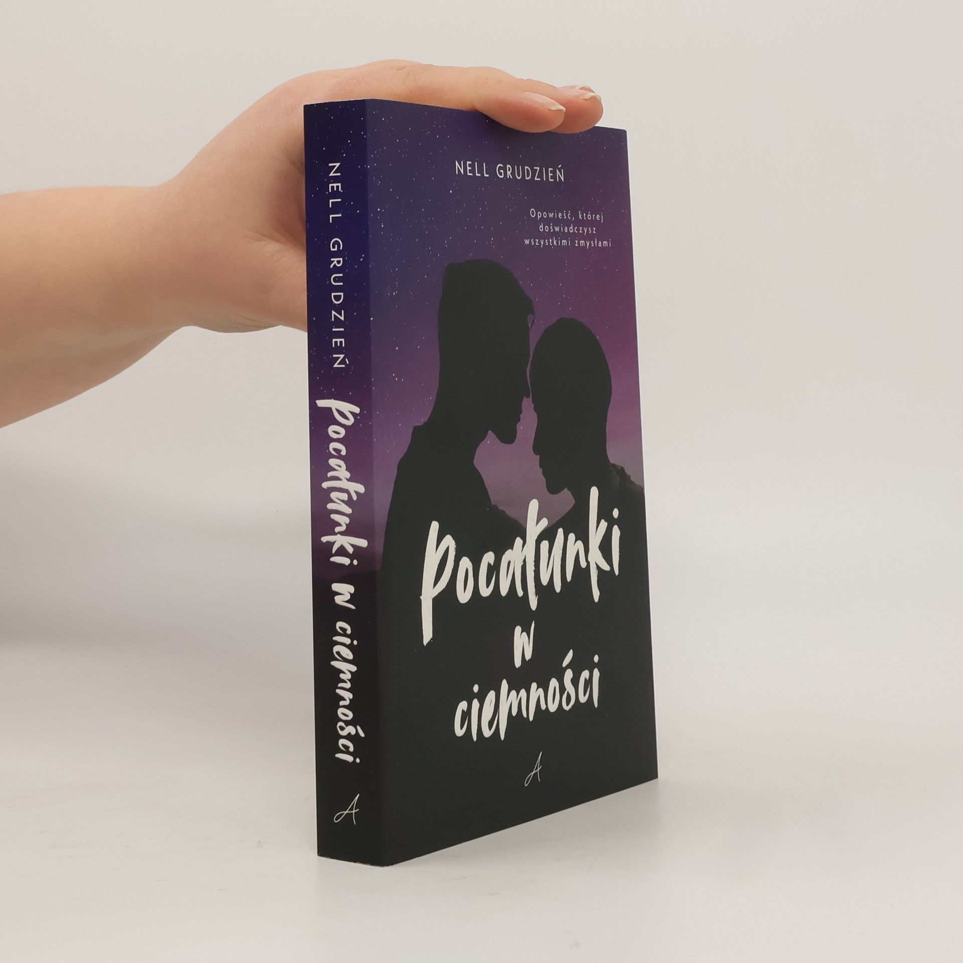 Nell Grudzień Pocałunki w ciemności