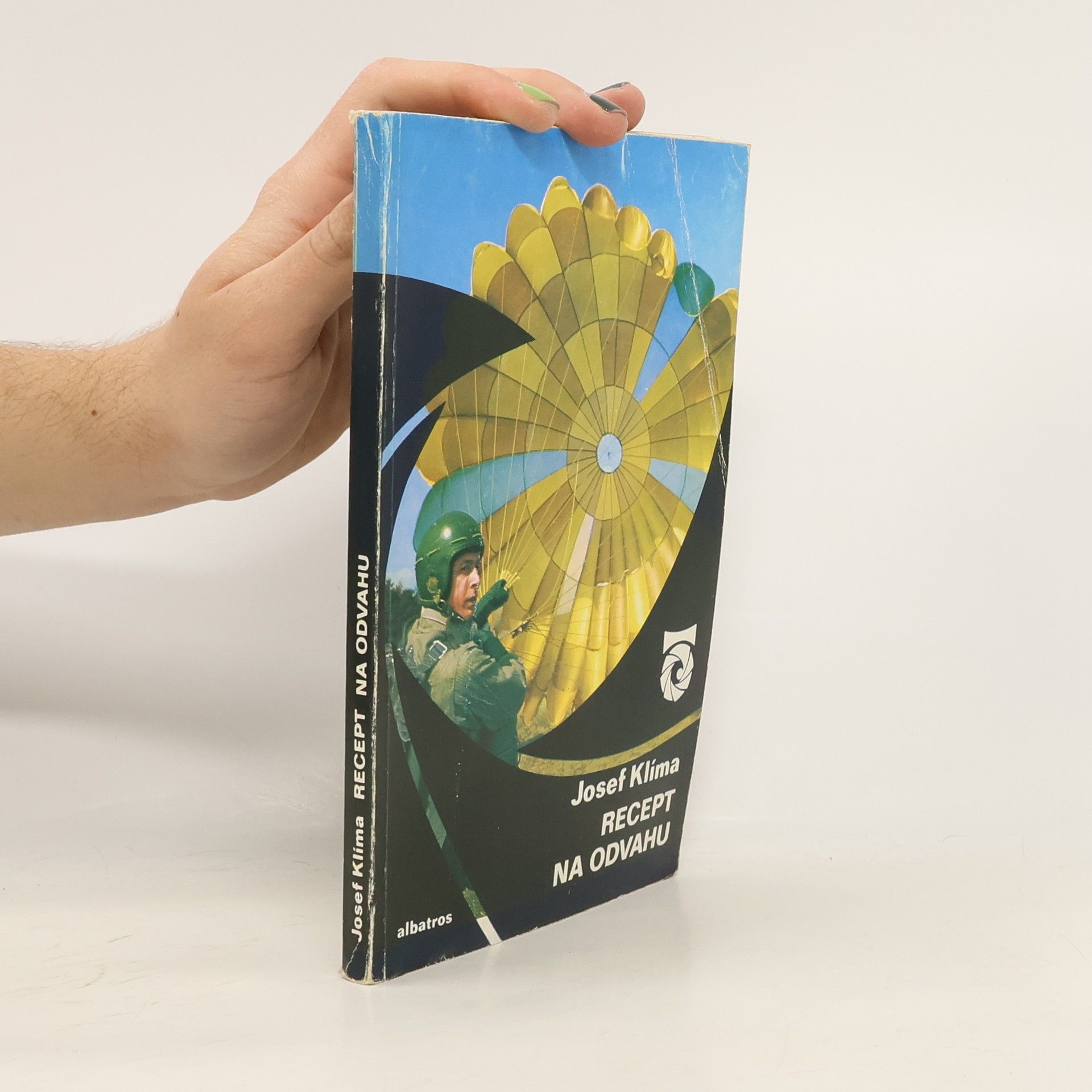 Josef Klíma Recept na odvahu : o výsadkářích, psovodech, pilotech, pyrotechnicích a tankistech