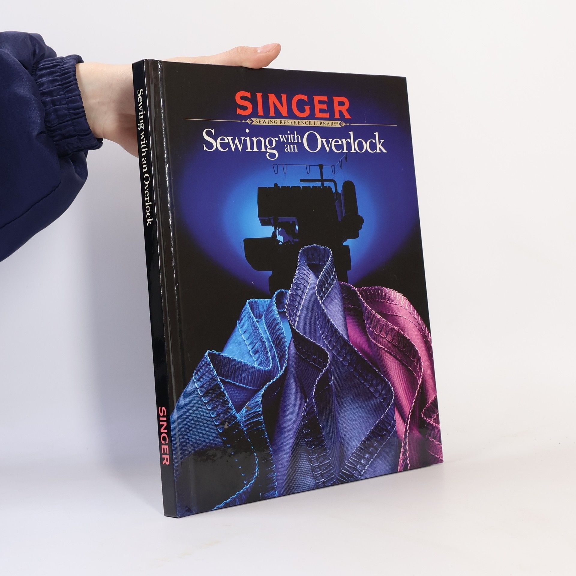 Editors of Creative Publishing International Singer Sewing Reference Library: Sewing with an Overlock