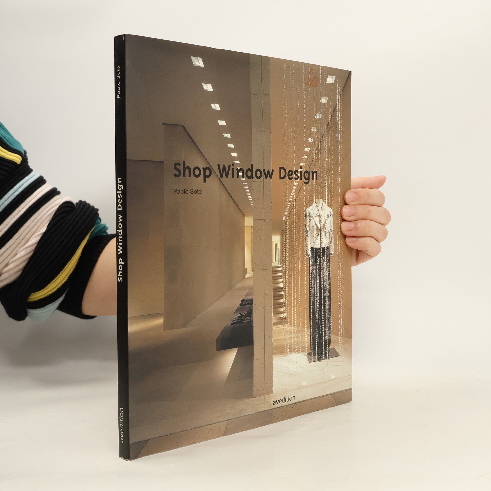 Pablo Soto Shop window design