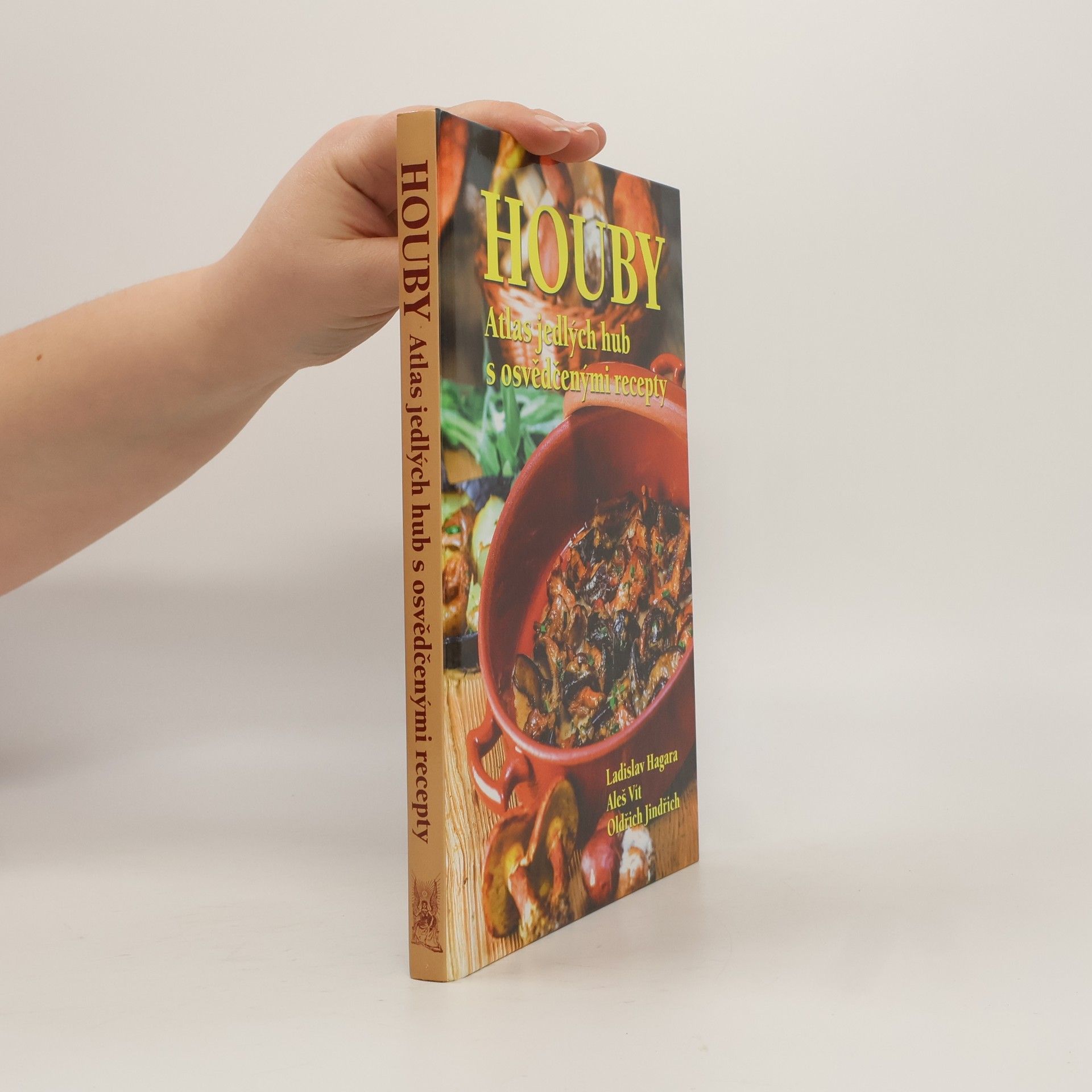 Ladislav Hagara Houby : atlas jedlých hub s osvědčenými recepty