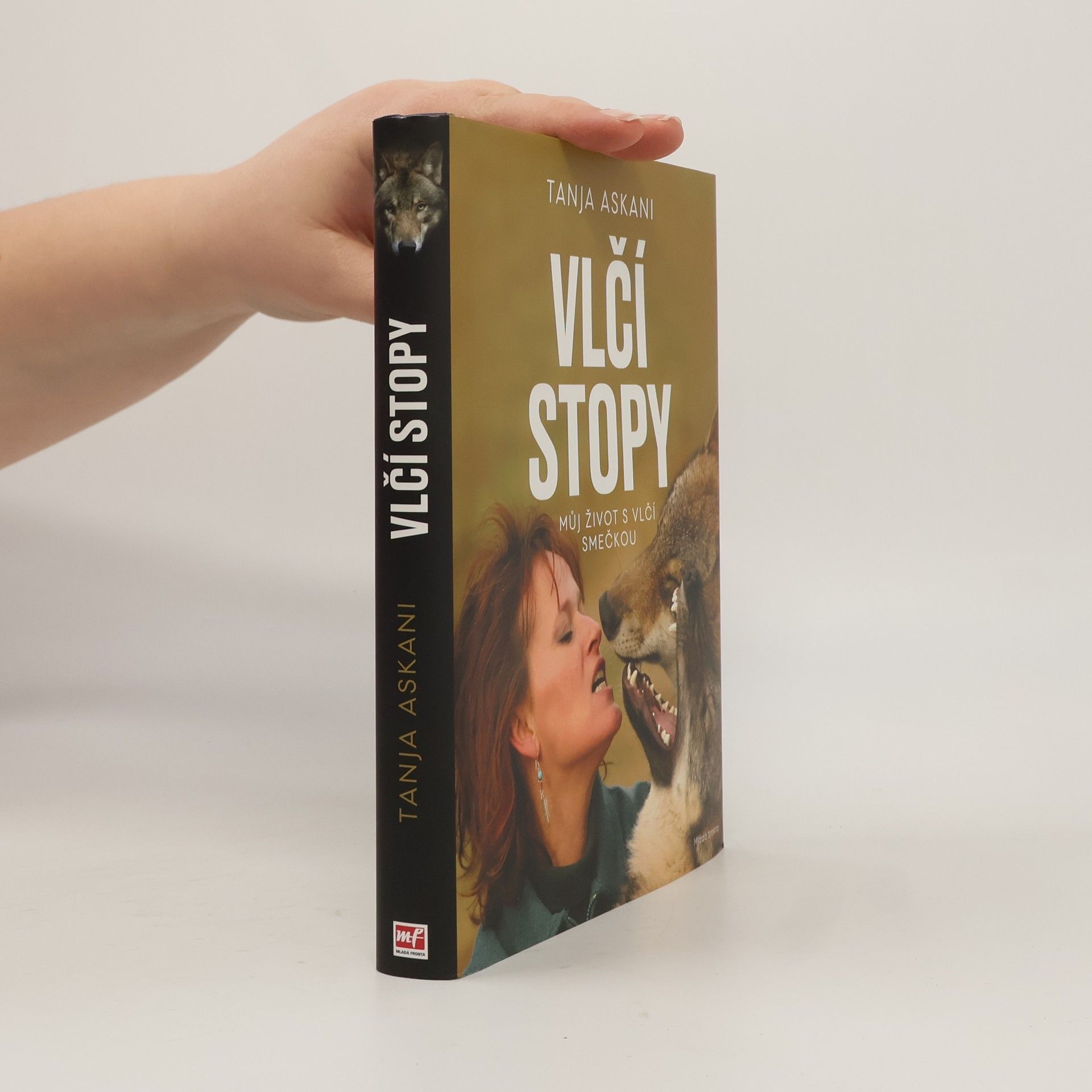 Tanja Askani Vlčí stopy: Můj život s vlčí smečkou