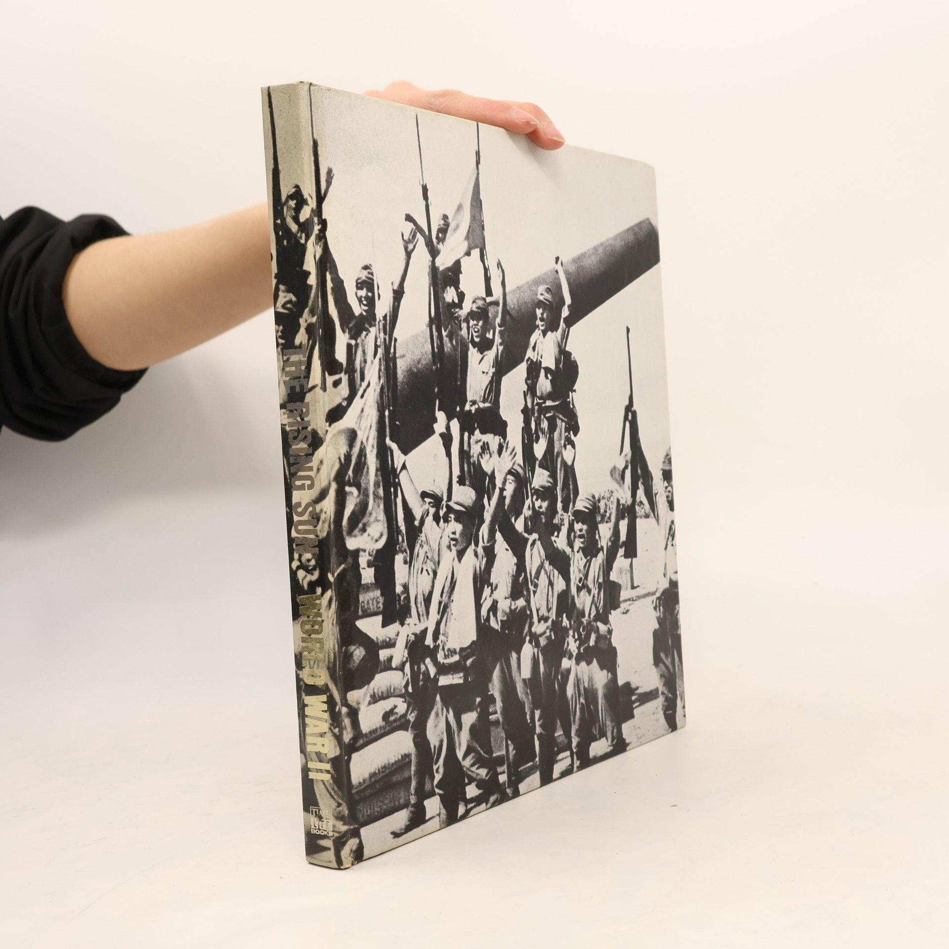 Kolektív autorov World War 2 Time Life Book - The Rising Sun