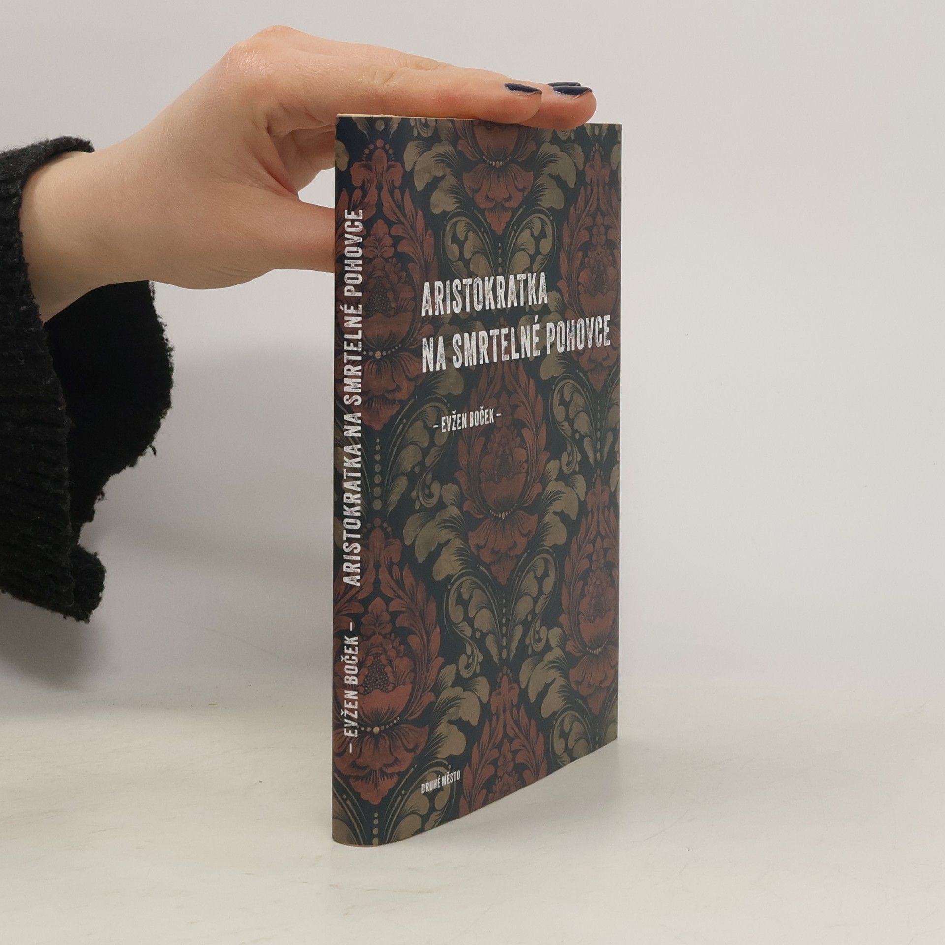 Aristokratka na smrtelné pohovce