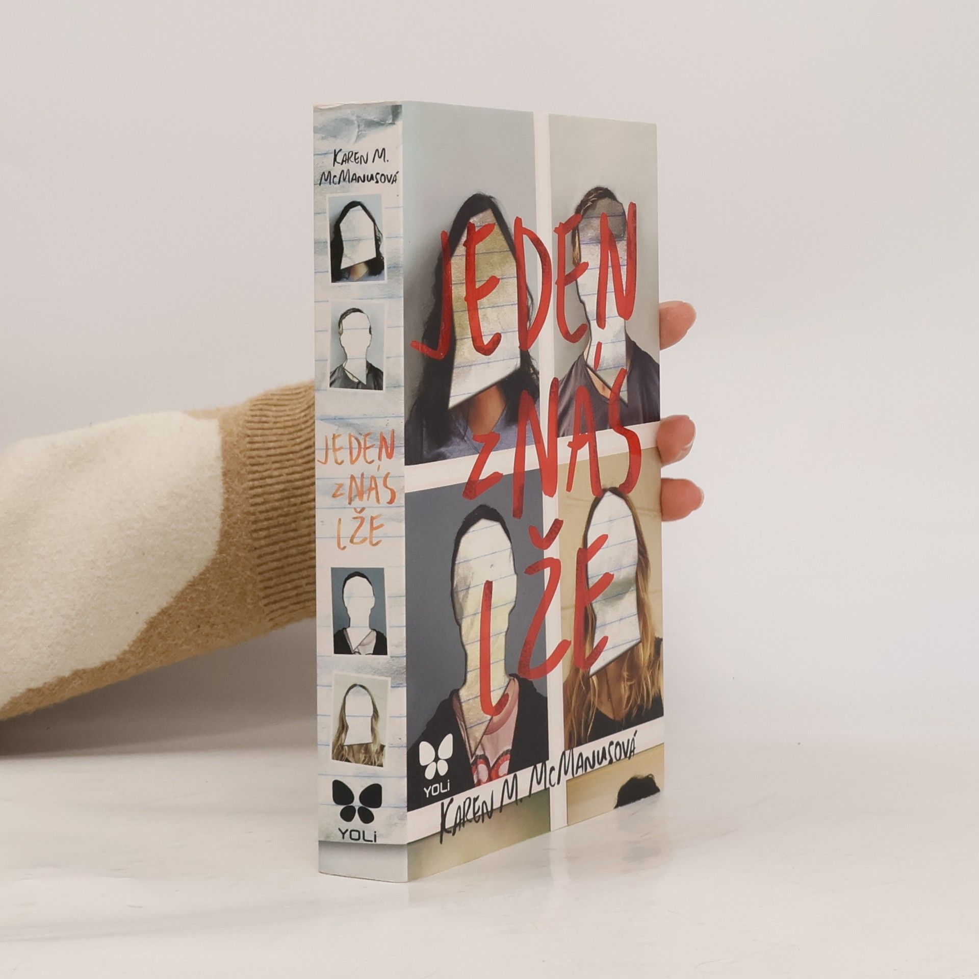 Karen M. McManus Jeden z nás lže
