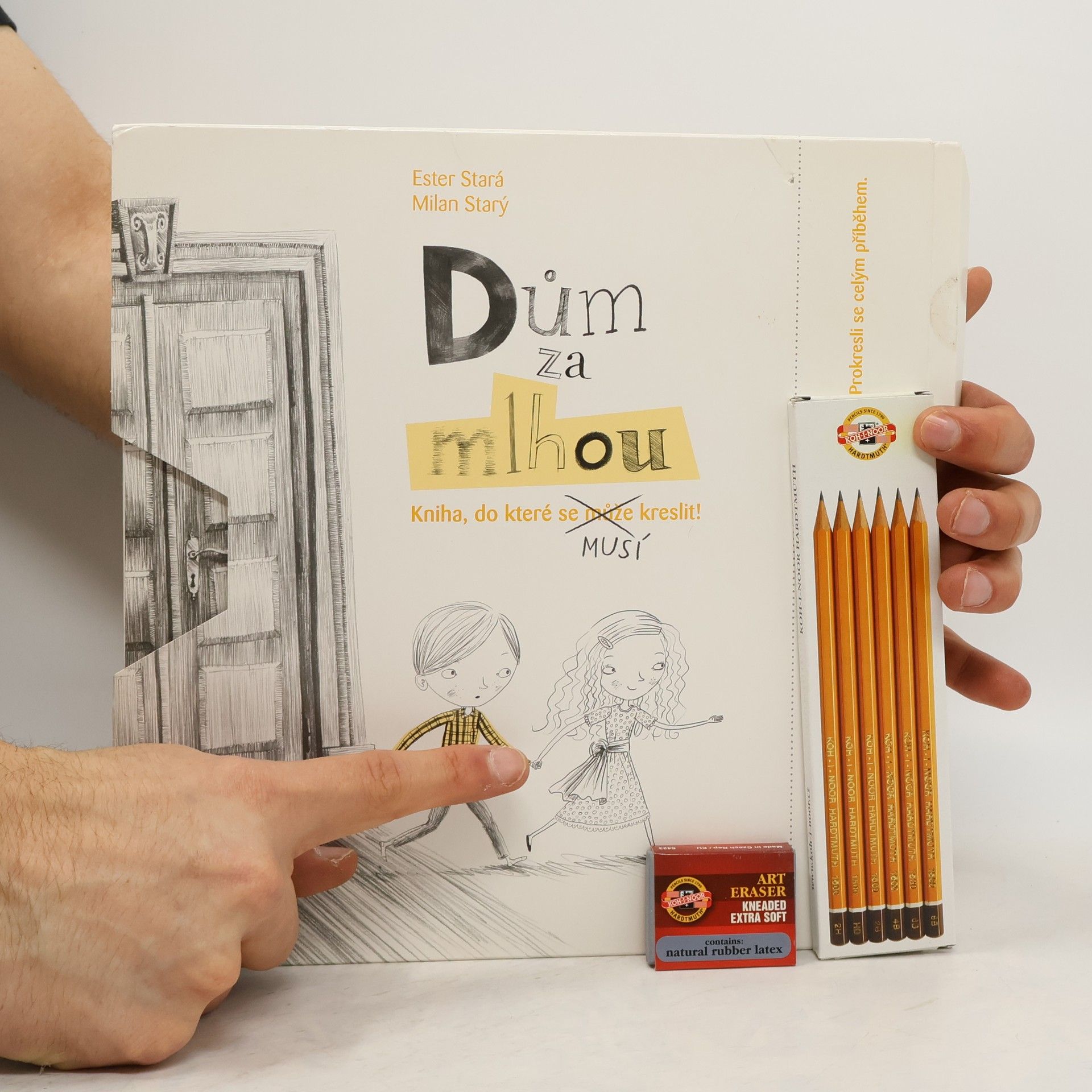Ester Stará Dům za mlhou : kniha, do které se může - musí kreslit