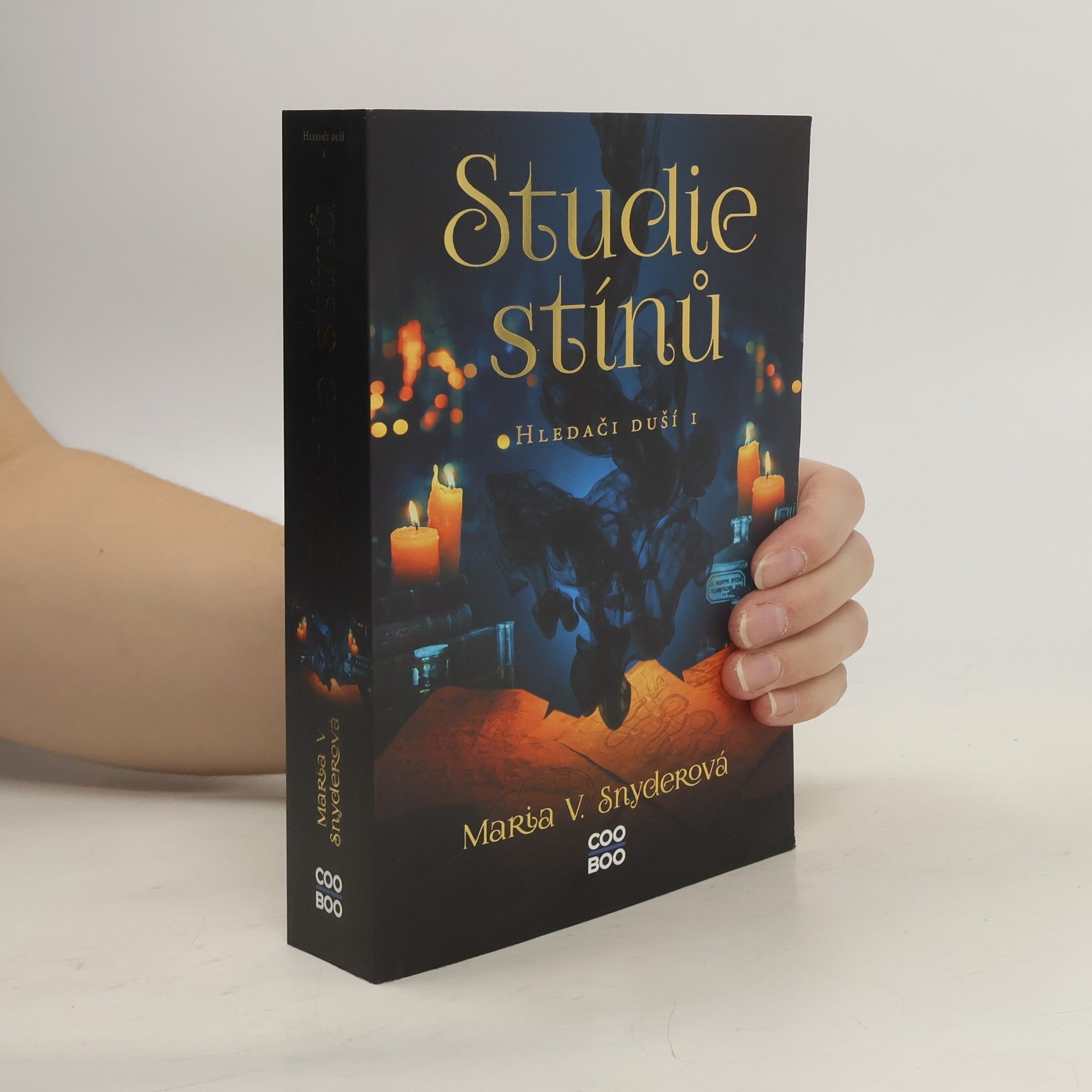 Maria V. Snyder Studie stínů. Hledači duší I.