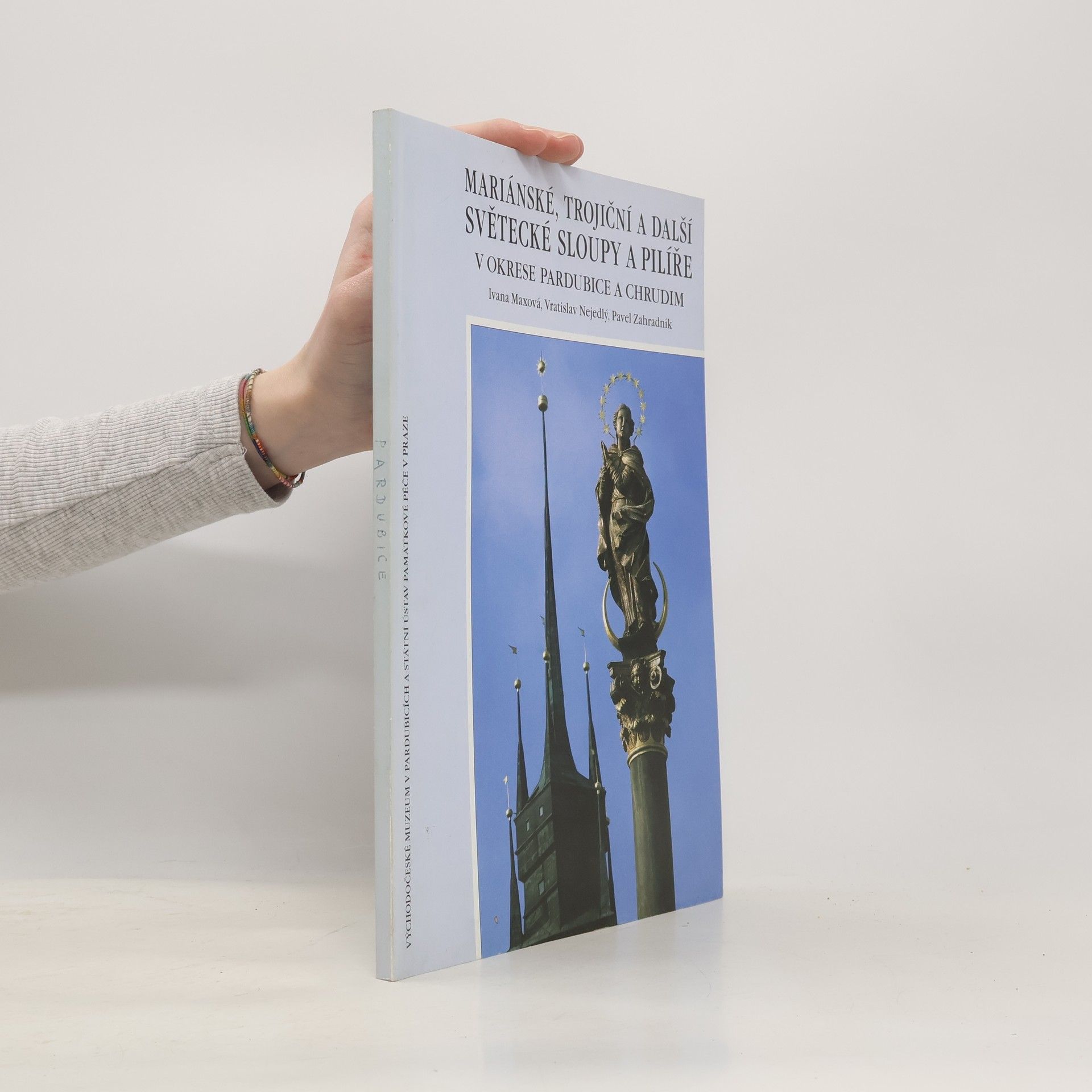 Ivana Maxová Mariánské, trojiční a další světecké sloupy a pilíře v okrese Pardubice a Chrudim