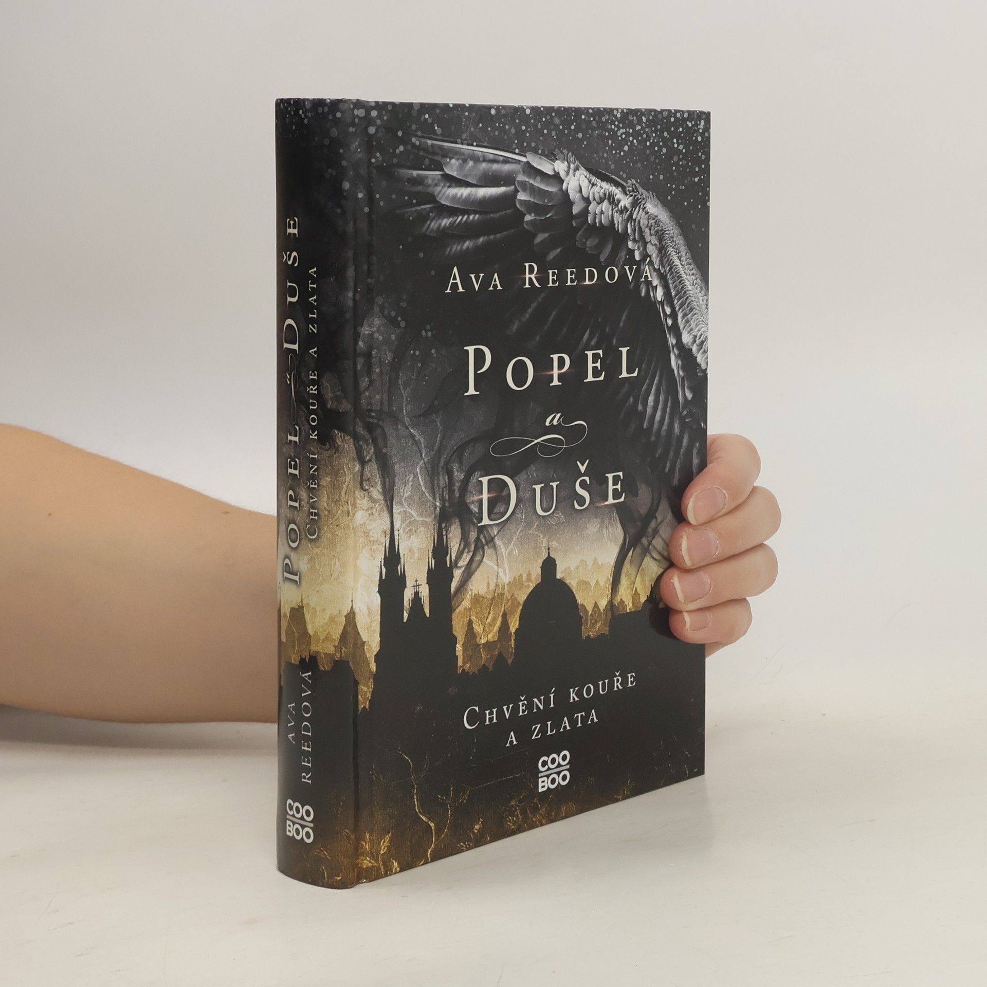 Ava Reed Popel a duše. Chvění kouře a zlata