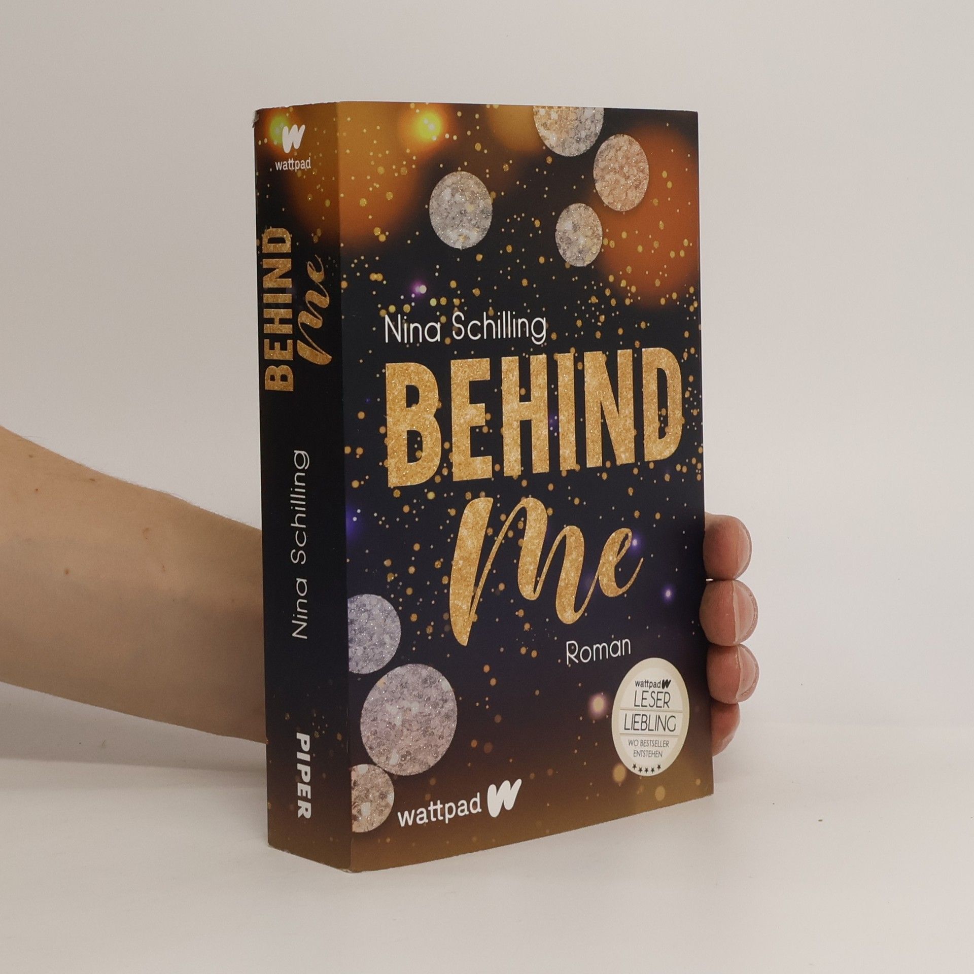 Nina Schilling Behind Me