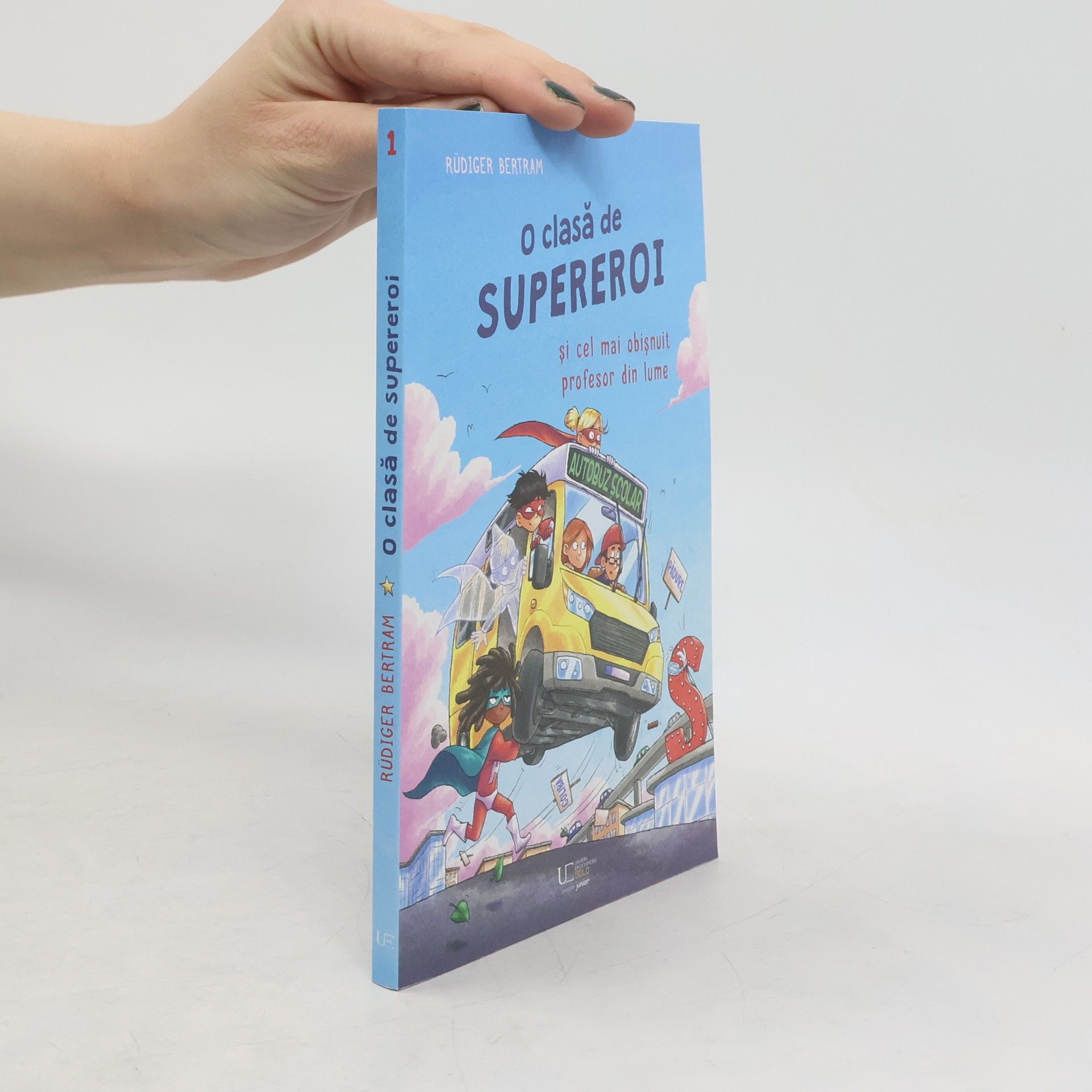 O clasă de supereroi şi cel mai obişnuit profesor din lume