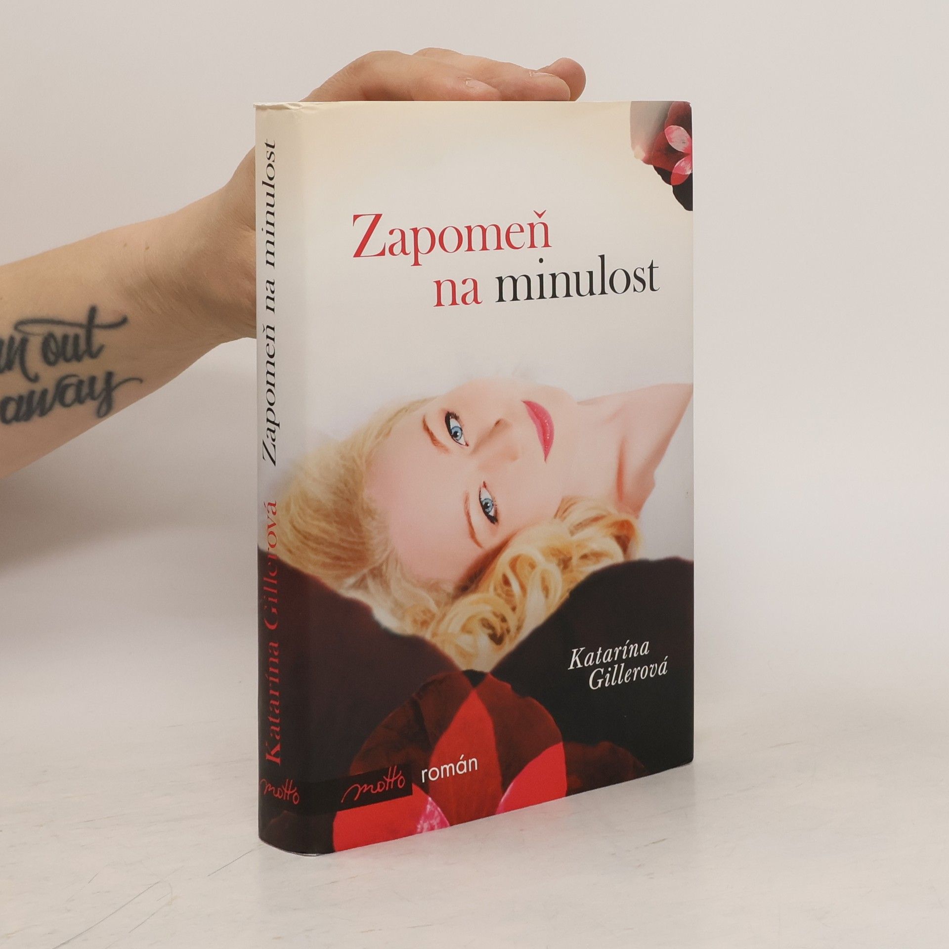 Katarína Gillerová Zapomeň na minulost