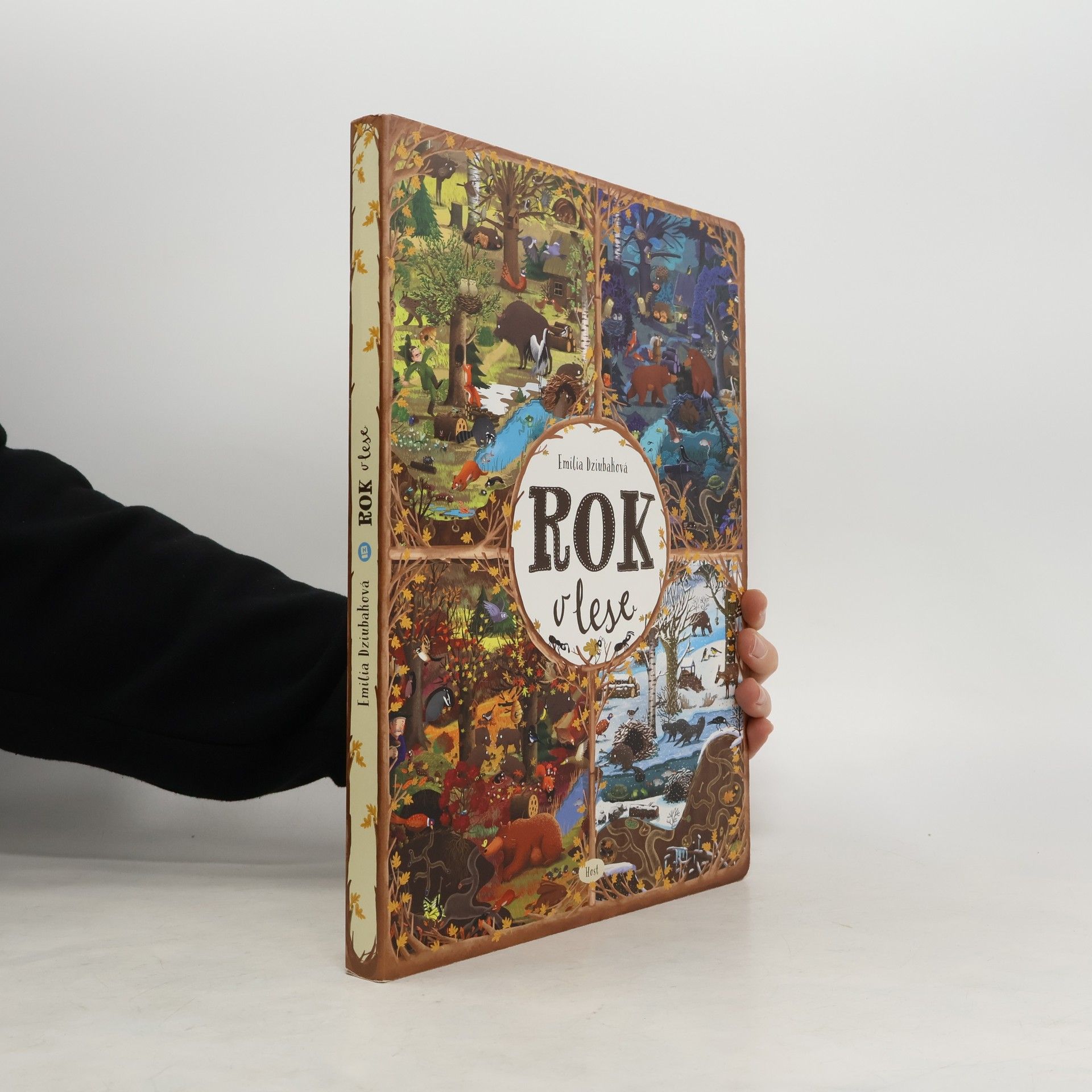 Emilia Dziubak Rok v lese