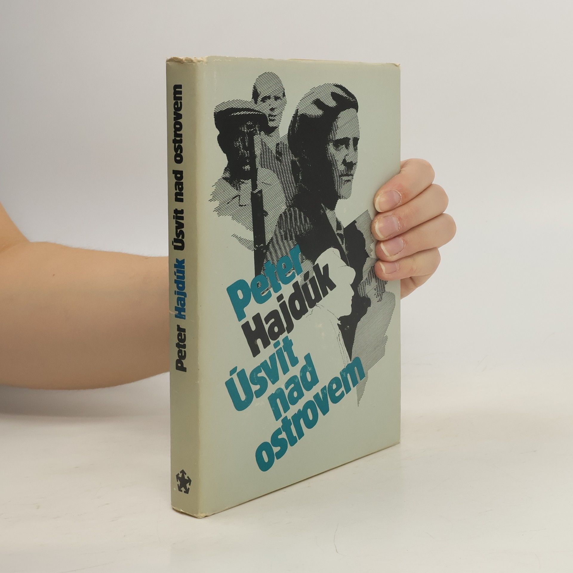 Peter Hajdúk Úsvit nad ostrovem