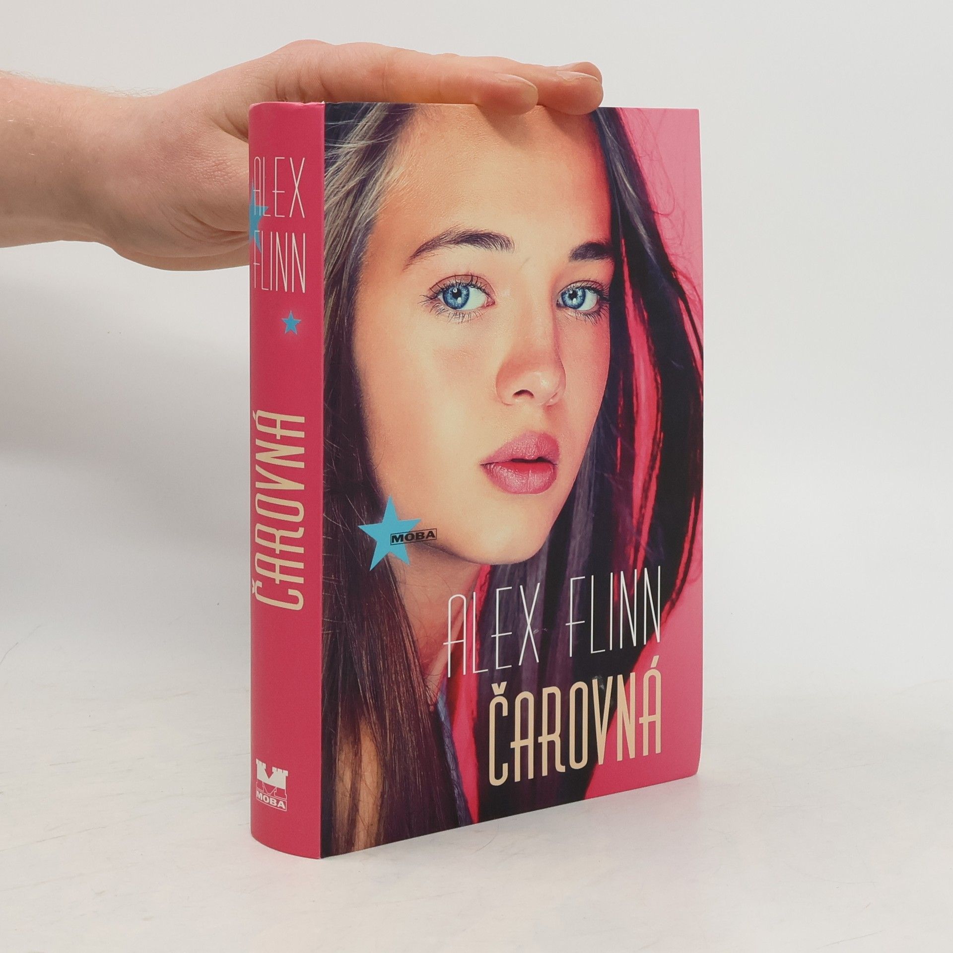 Alex Flinn Čarovná