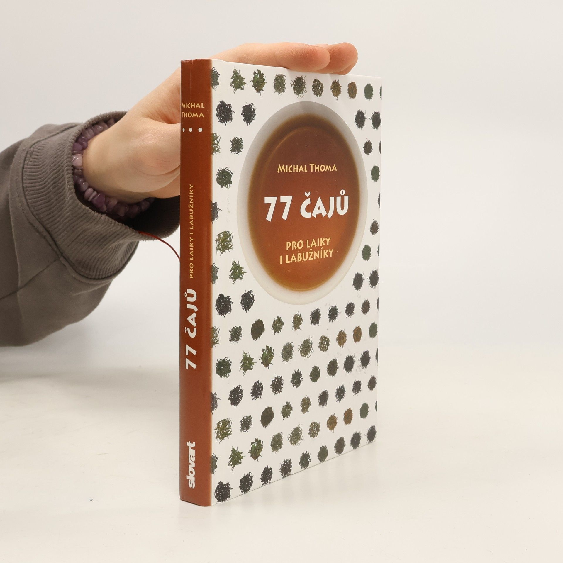 77 čajů. Pro laiky i labužníky